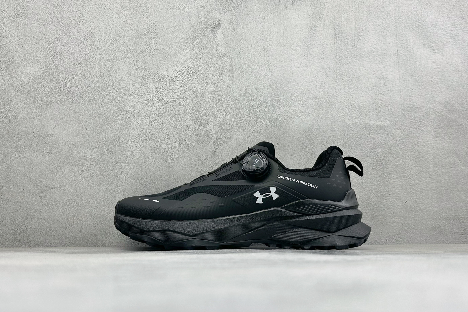 安德玛UNDER ARMOUR 织物TPU 圆头旋钮 减震防滑低帮越野跑鞋 货号：-002 