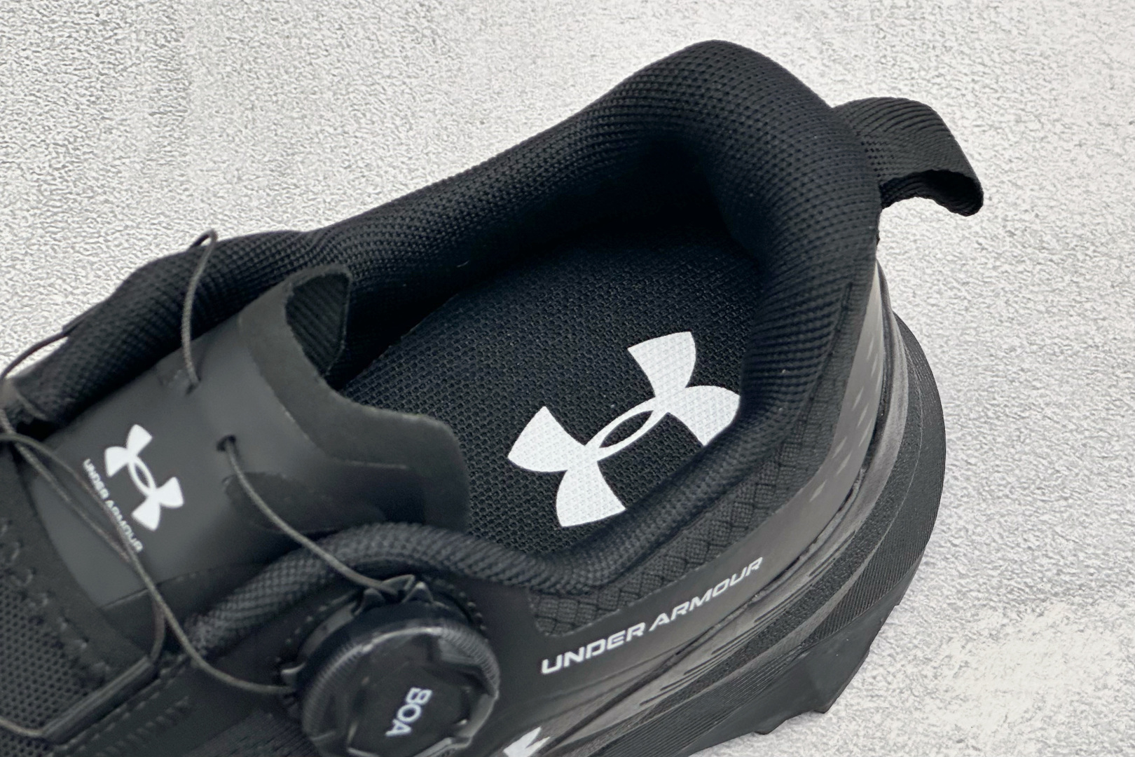 安德玛UNDER ARMOUR 织物TPU 圆头旋钮 减震防滑低帮越野跑鞋 货号：-002 