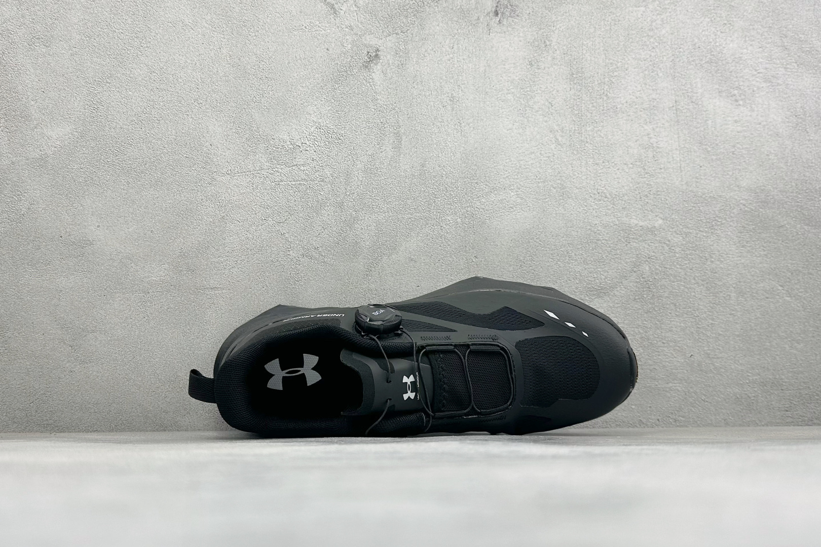 安德玛UNDER ARMOUR 织物TPU 圆头旋钮 减震防滑低帮越野跑鞋 货号：-002 