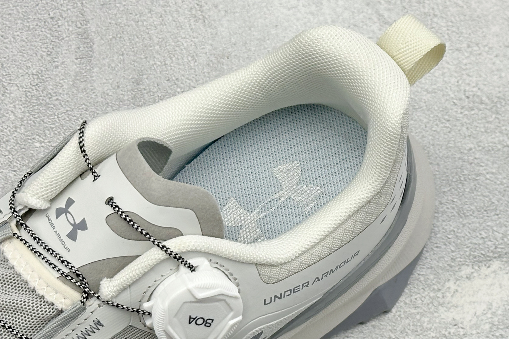 安德玛UNDER ARMOUR 织物TPU 圆头旋钮 减震防滑低帮越野跑鞋 货号：-111 