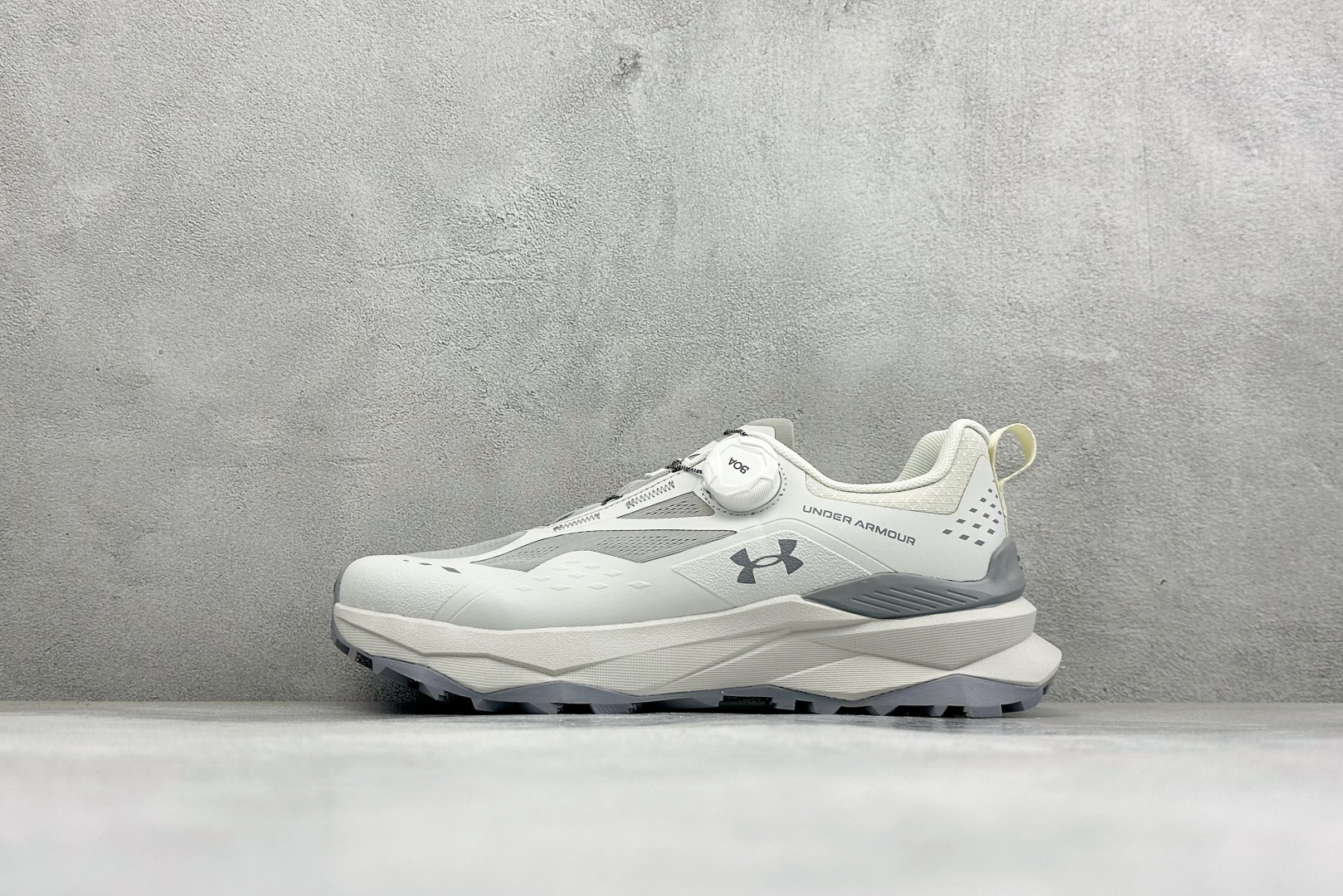安德玛UNDER ARMOUR 织物TPU 圆头旋钮 减震防滑低帮越野跑鞋 货号：-111 