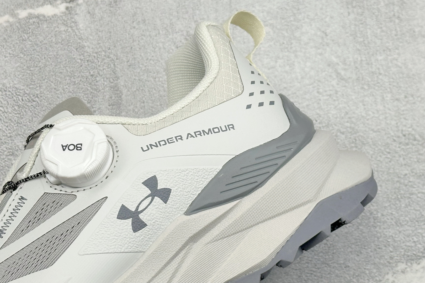 安德玛UNDER ARMOUR 织物TPU 圆头旋钮 减震防滑低帮越野跑鞋 货号：-111 