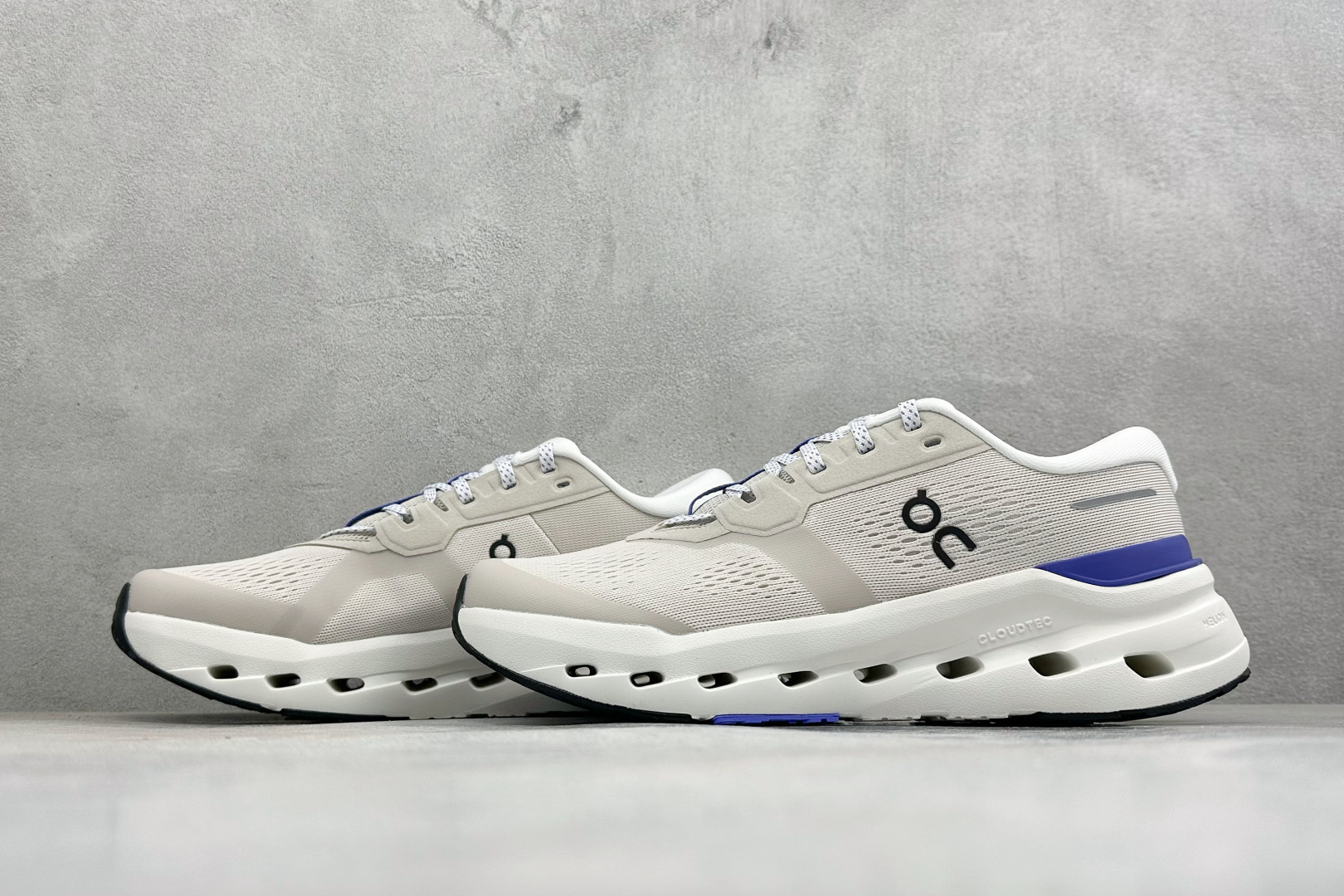 RS版On Cloudrunner 3 昂跑 户外街头机能风新兴品牌轻便低帮跑步鞋 首发实拍鞋款以网球为灵感的运动休闲鞋