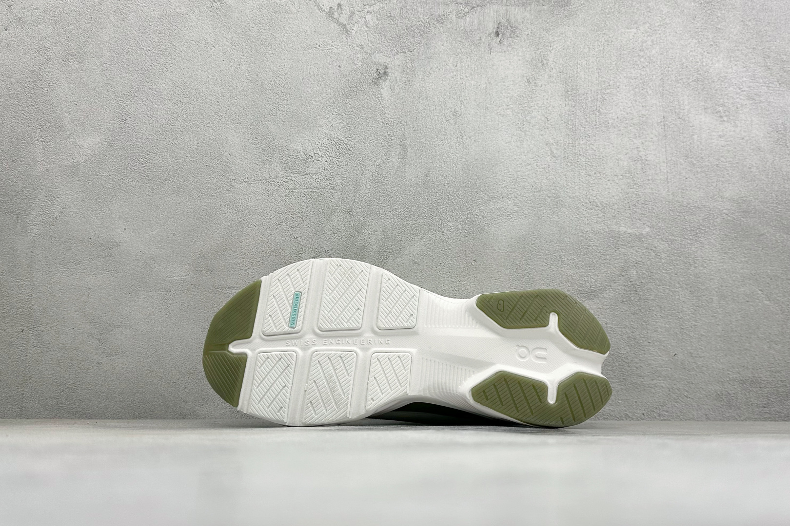 SF版On昂跑 Cloudpulse 2 户外街头机能风跑步鞋 Cloud Hi Edge户外机能融合街头潮流 越界开启 SF版On昂跑 Cloudpulse 2 户外街头机能风跑步鞋 Cloud Hi Edge户外机能融合街头潮流 越界开启