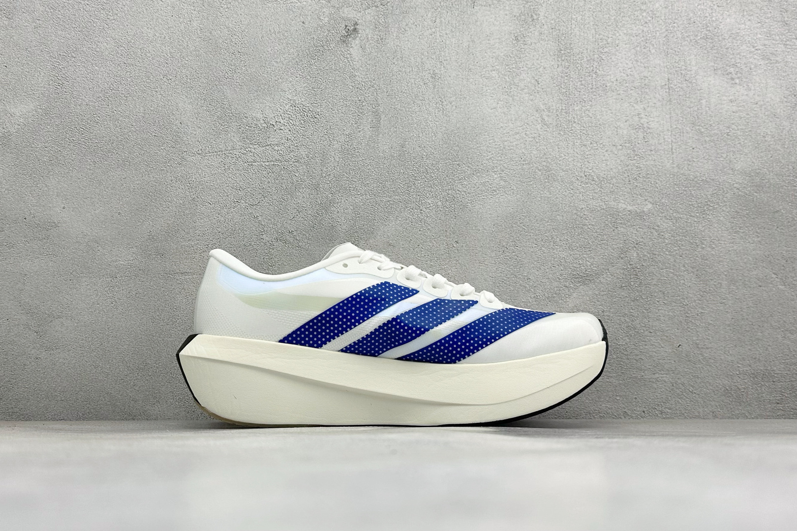 TY版AD ADIZERO EVO SL 2 阿迪超轻透气缓震跑鞋 以令人难以置信的138克重量,刷新了跑鞋轻量化的记录 TY版AD ADIZERO EVO SL 2 阿迪超轻透气缓震跑鞋 以令人难以置信的138克重量,刷新了跑鞋轻量化的记录