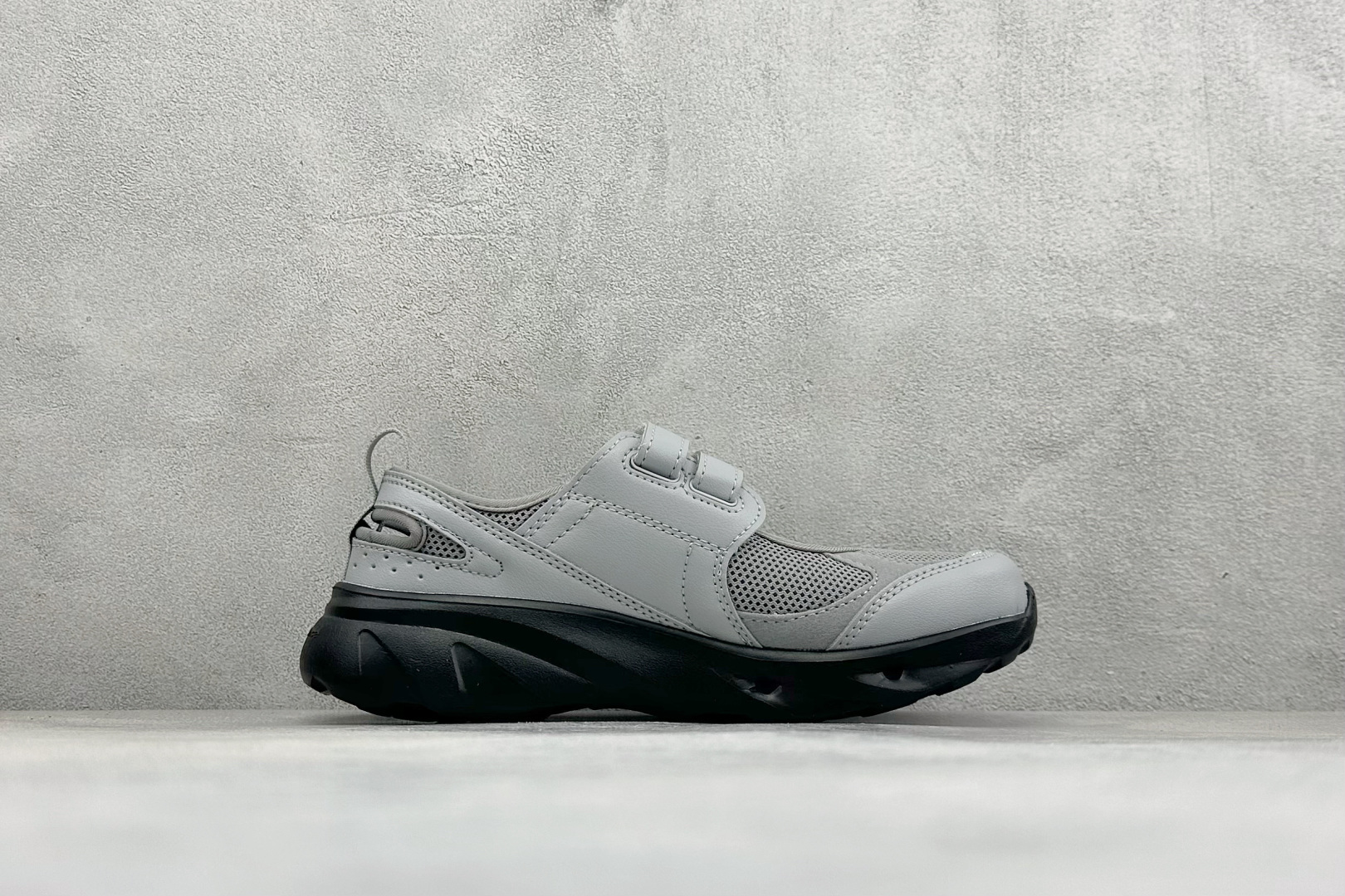 TG版新百伦New Balance NB Breeze 舒适柔软 玛丽珍 魔术贴低帮生活休闲鞋 货号：SD2202GR2