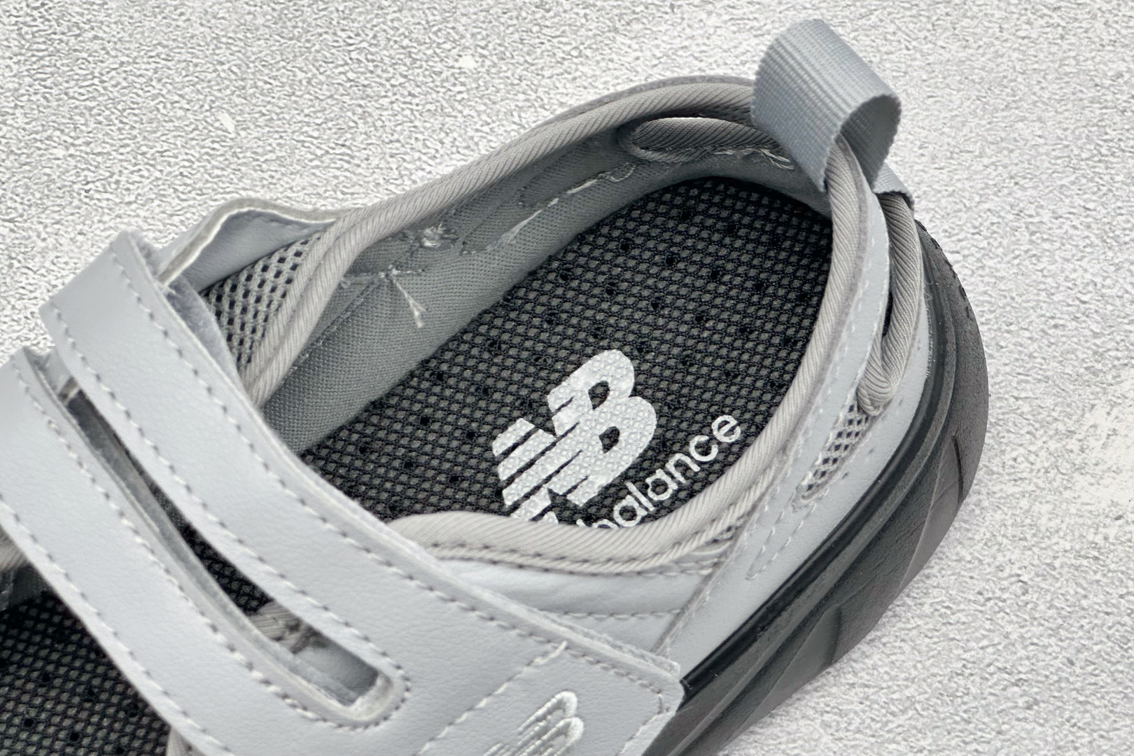 TG版新百伦New Balance NB Breeze 舒适柔软 玛丽珍 魔术贴低帮生活休闲鞋 货号：SD2202GR2