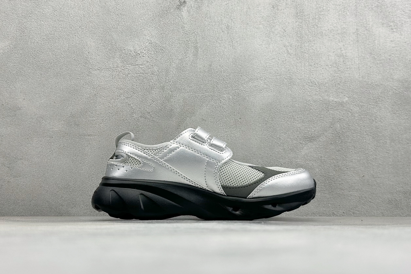 TG版新百伦New Balance NB Breeze 舒适柔软 玛丽珍 魔术贴低帮生活休闲鞋 货号：SD2202SI2