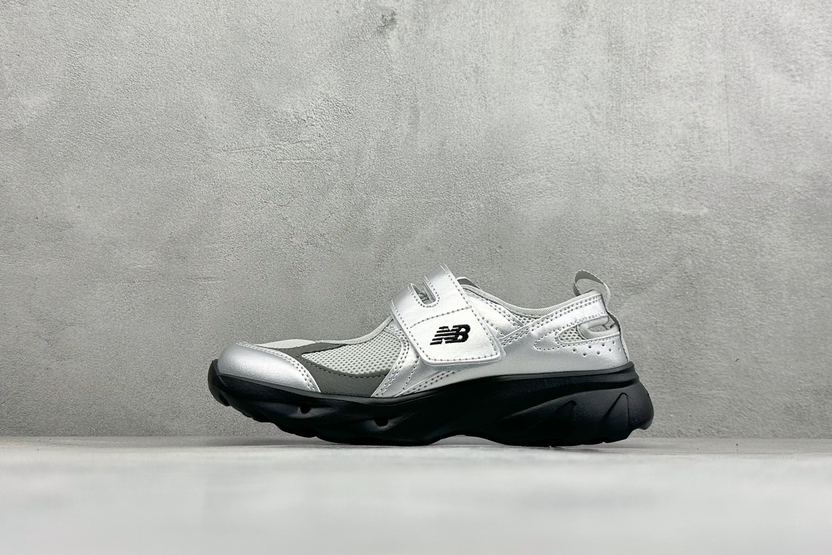 TG版新百伦New Balance NB Breeze 舒适柔软 玛丽珍 魔术贴低帮生活休闲鞋 货号：SD2202SI2