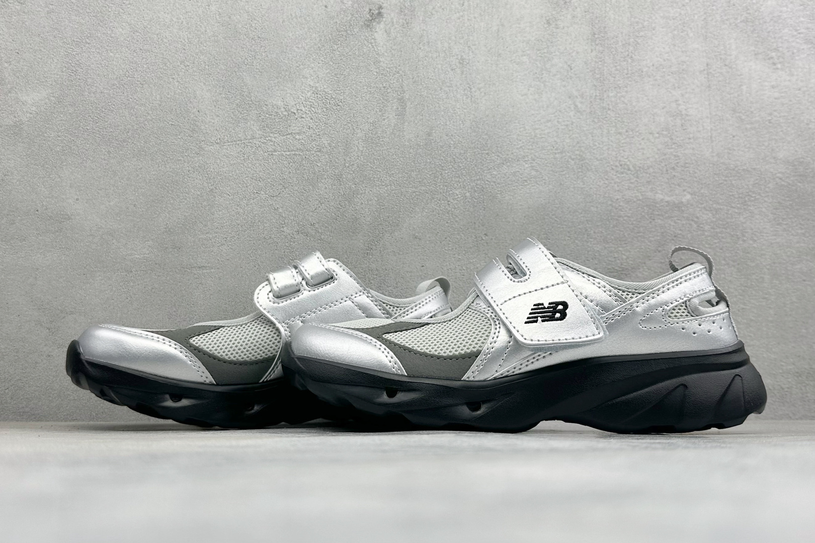 TG版新百伦New Balance NB Breeze 舒适柔软 玛丽珍 魔术贴低帮生活休闲鞋 货号：SD2202SI2