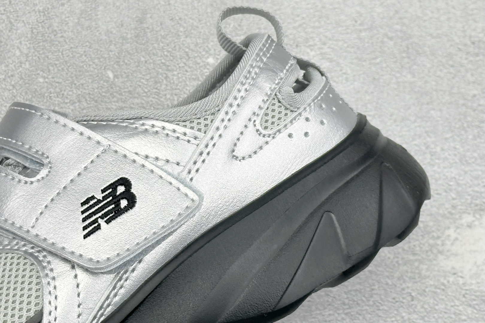 TG版新百伦New Balance NB Breeze 舒适柔软 玛丽珍 魔术贴低帮生活休闲鞋 货号：SD2202SI2