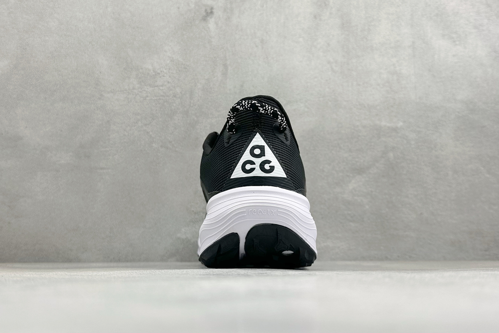 GS版NIKE ACG PEGASUS TRAIL 网面耐磨防震跑步鞋 登月兼顾迅疾外观和稳固脚感 后跟覆面和中足动态支