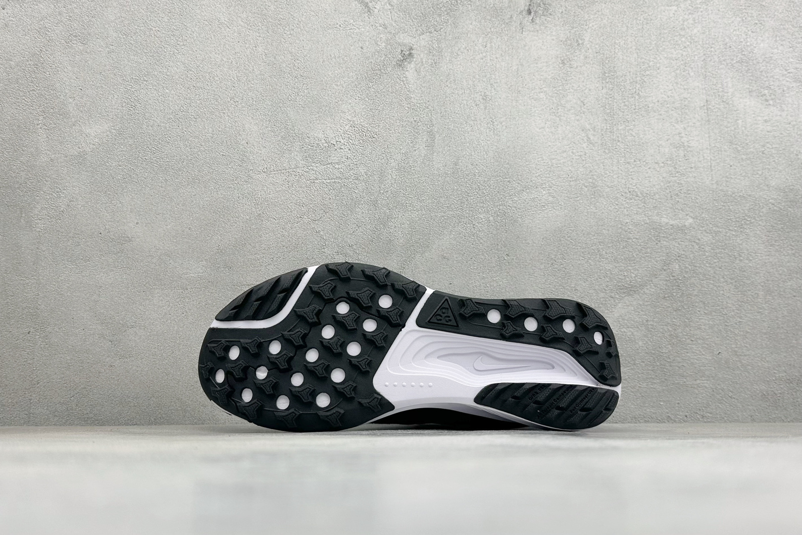 GS版NIKE ACG PEGASUS TRAIL 网面耐磨防震跑步鞋 登月兼顾迅疾外观和稳固脚感 后跟覆面和中足动态支