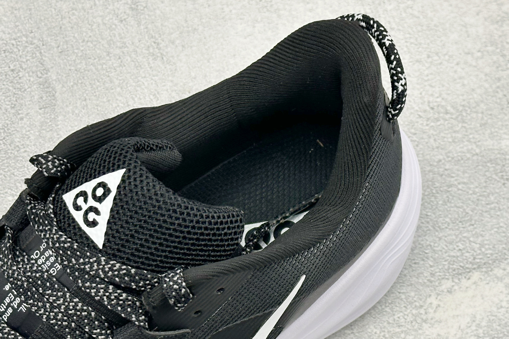 GS版NIKE ACG PEGASUS TRAIL 网面耐磨防震跑步鞋 登月兼顾迅疾外观和稳固脚感 后跟覆面和中足动态支