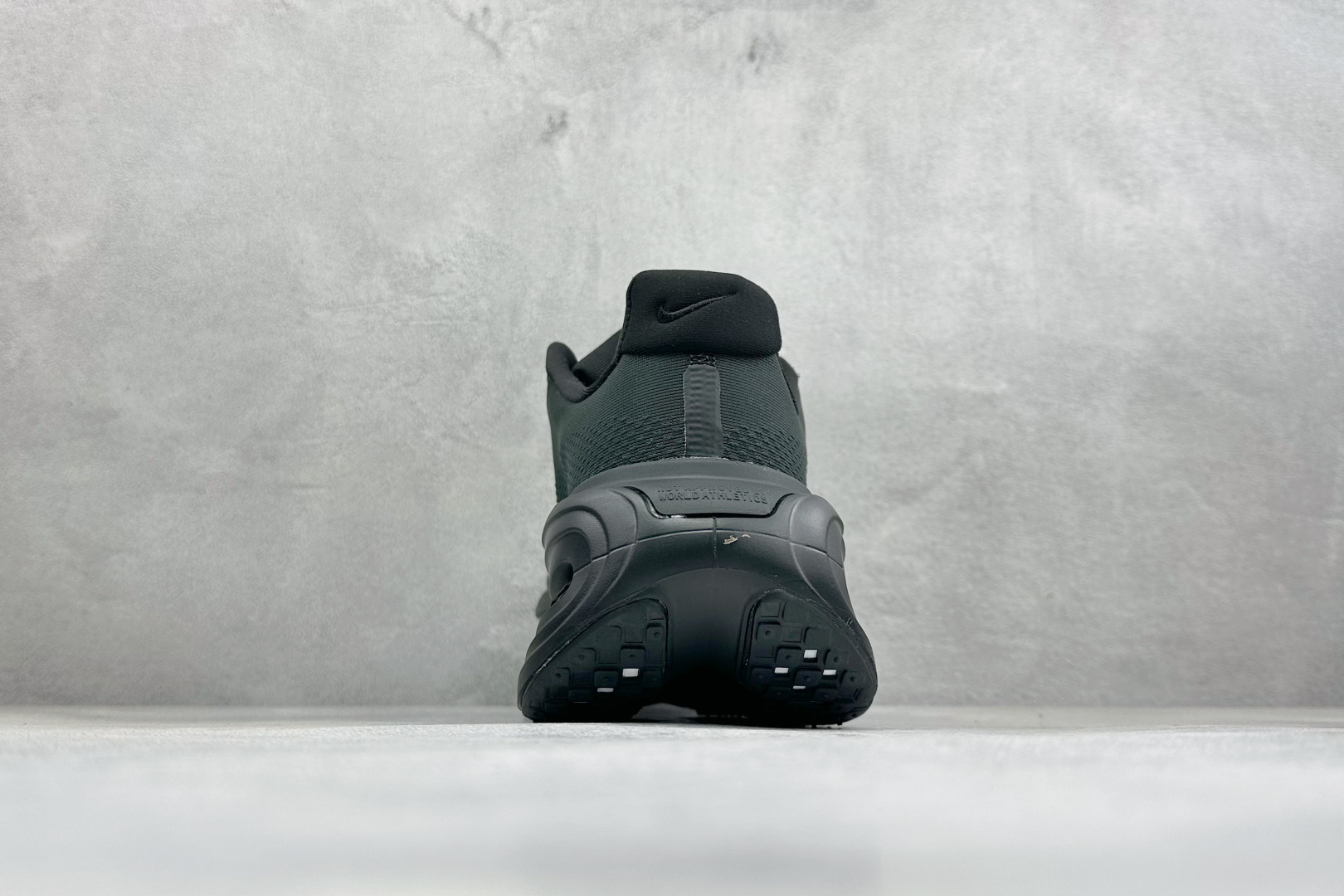 GS版Nike VOMERO PREMIUM 耐克 舒适减震防滑 低帮跑步鞋 全掌ReactX泡绵中底 前掌和后跟还配备 GS版Nike VOMERO PREMIUM 耐克 舒适减震防滑 低帮跑步鞋 全掌ReactX泡绵中底 前掌和后跟还配备