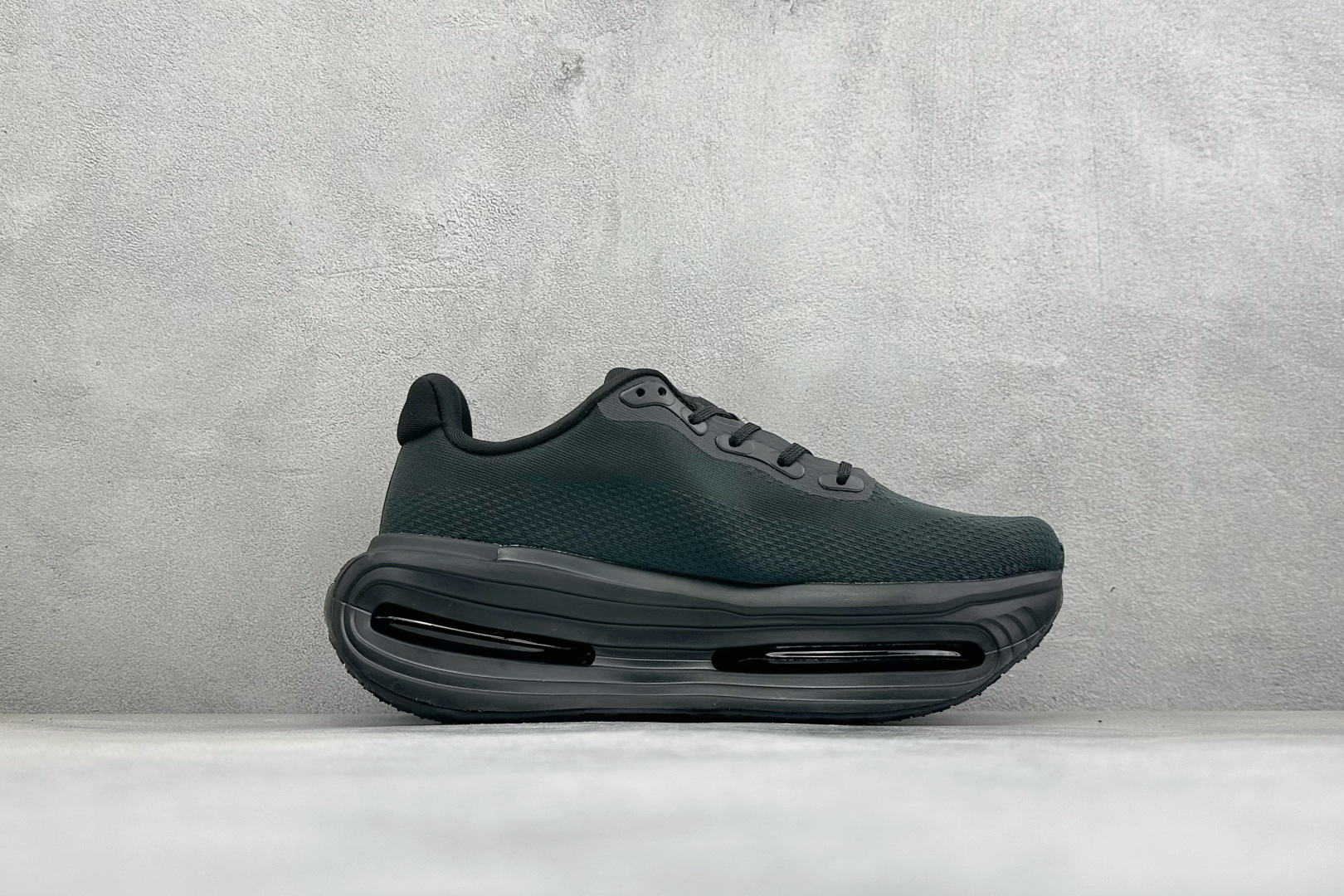 GS版Nike VOMERO PREMIUM 耐克 舒适减震防滑 低帮跑步鞋 全掌ReactX泡绵中底 前掌和后跟还配备 GS版Nike VOMERO PREMIUM 耐克 舒适减震防滑 低帮跑步鞋 全掌ReactX泡绵中底 前掌和后跟还配备