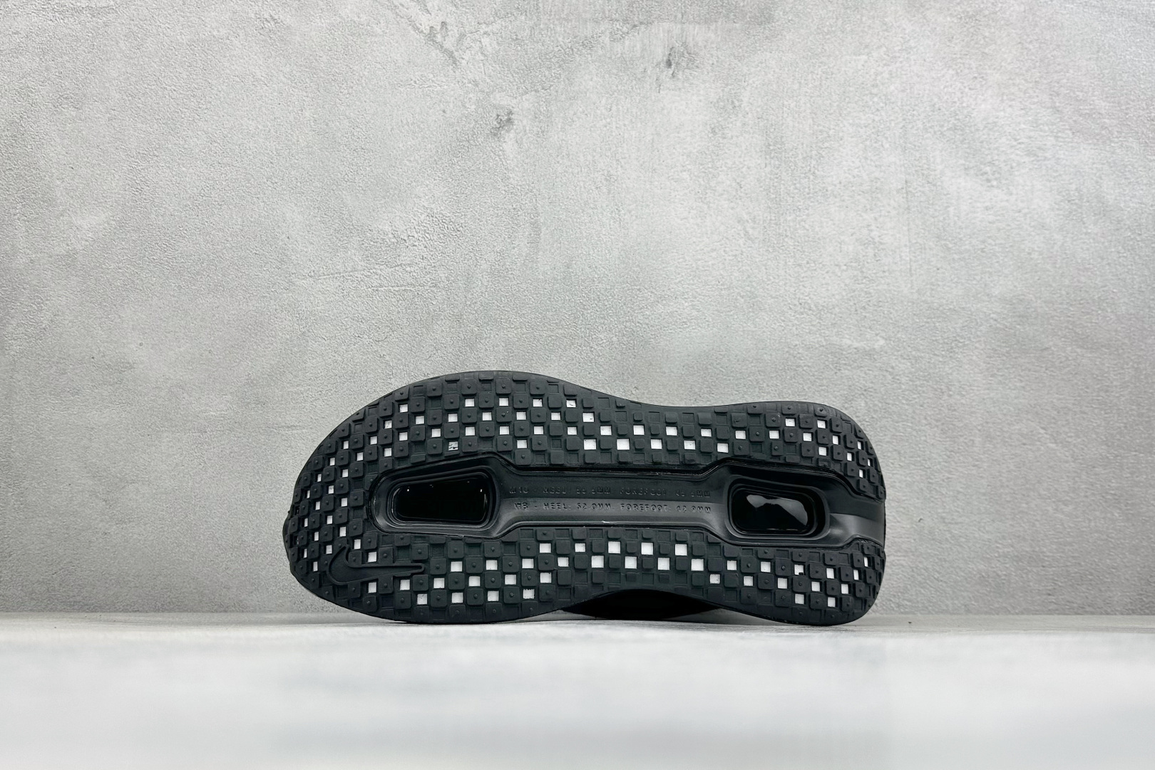 GS版Nike VOMERO PREMIUM 耐克 舒适减震防滑 低帮跑步鞋 全掌ReactX泡绵中底 前掌和后跟还配备 GS版Nike VOMERO PREMIUM 耐克 舒适减震防滑 低帮跑步鞋 全掌ReactX泡绵中底 前掌和后跟还配备