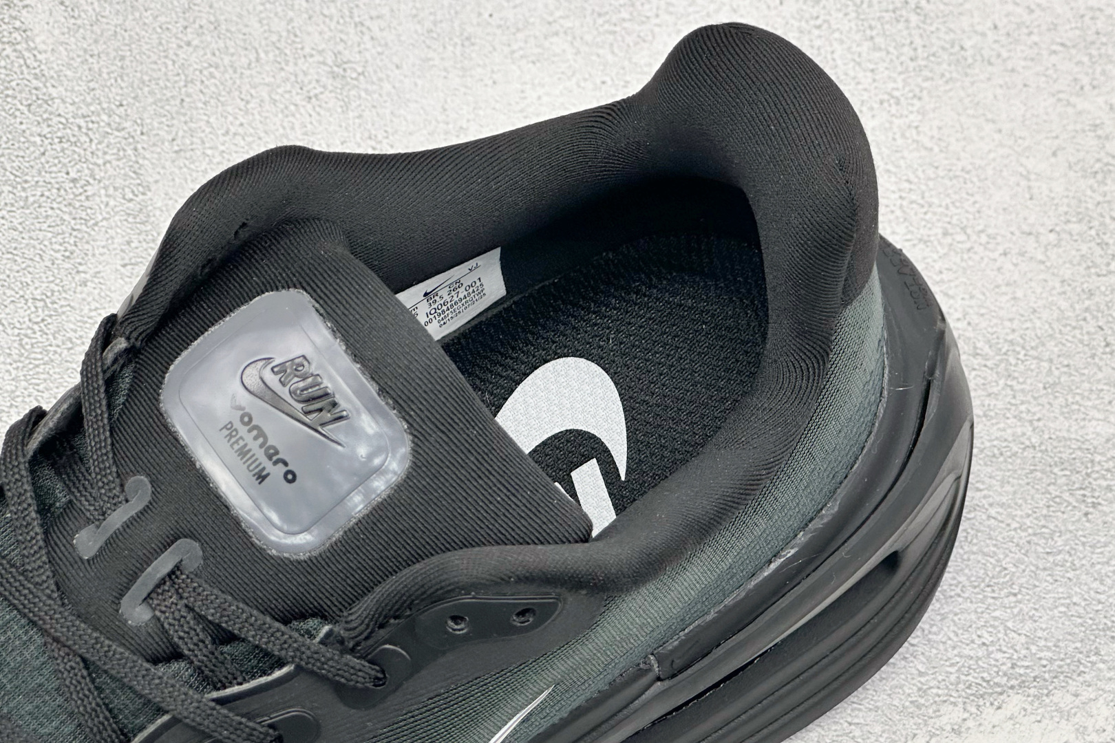 GS版Nike VOMERO PREMIUM 耐克 舒适减震防滑 低帮跑步鞋 全掌ReactX泡绵中底 前掌和后跟还配备 GS版Nike VOMERO PREMIUM 耐克 舒适减震防滑 低帮跑步鞋 全掌ReactX泡绵中底 前掌和后跟还配备