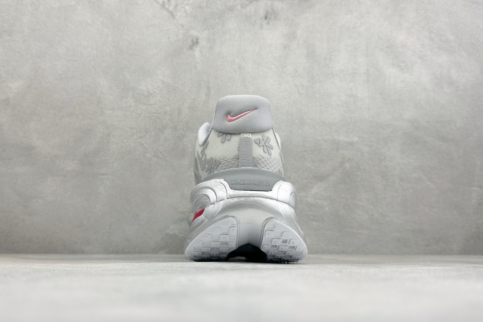 GS版Nike VOMERO PREMIUM 耐克 舒适减震防滑 低帮跑步鞋 全掌ReactX泡绵中底 前掌和后跟还配备