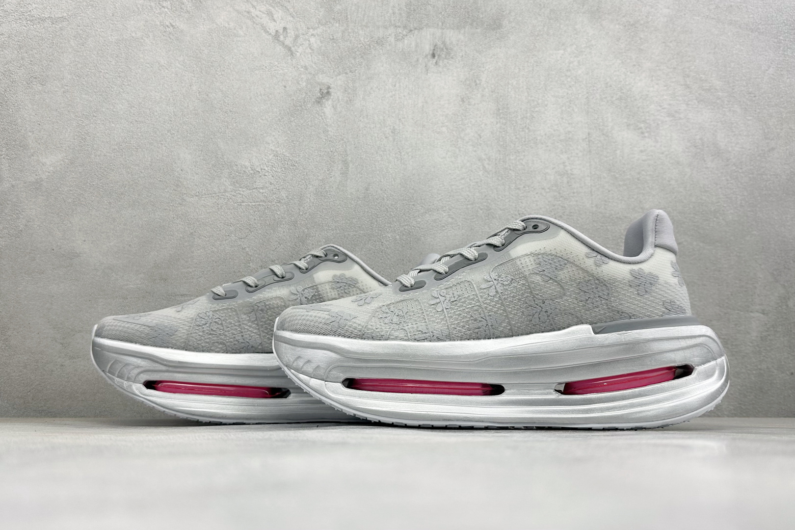 GS版Nike VOMERO PREMIUM 耐克 舒适减震防滑 低帮跑步鞋 全掌ReactX泡绵中底 前掌和后跟还配备