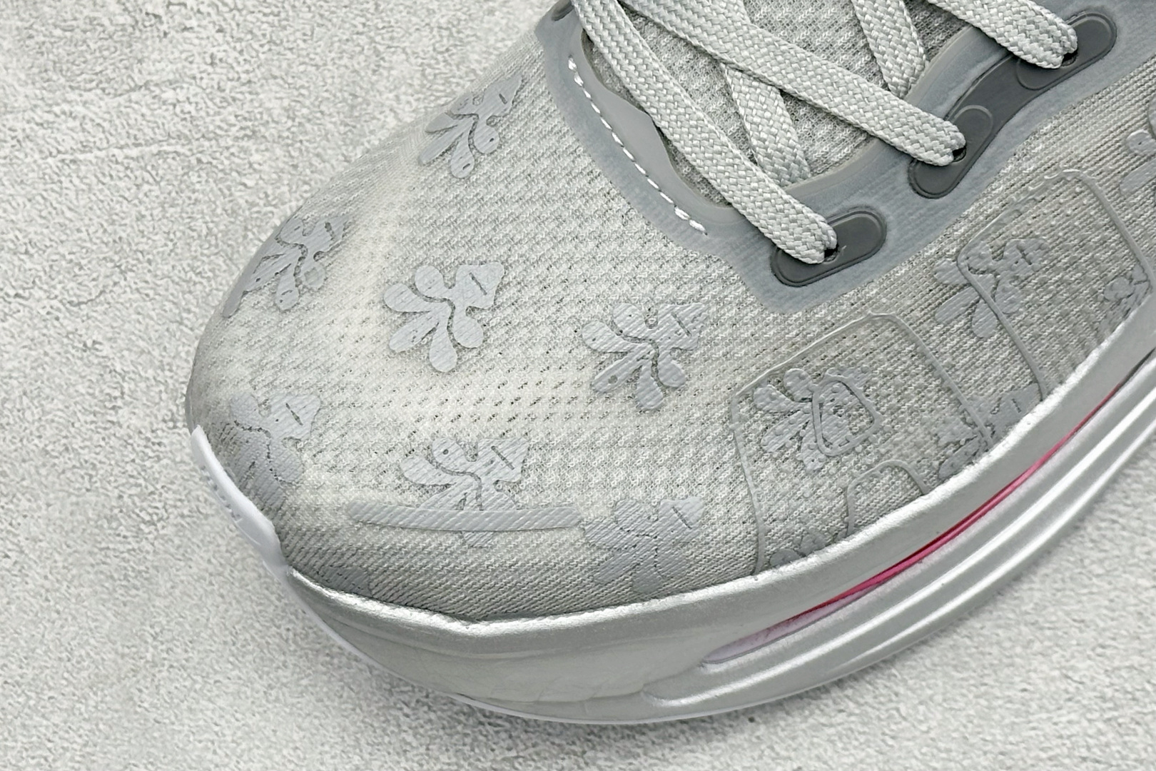 GS版Nike VOMERO PREMIUM 耐克 舒适减震防滑 低帮跑步鞋 全掌ReactX泡绵中底 前掌和后跟还配备