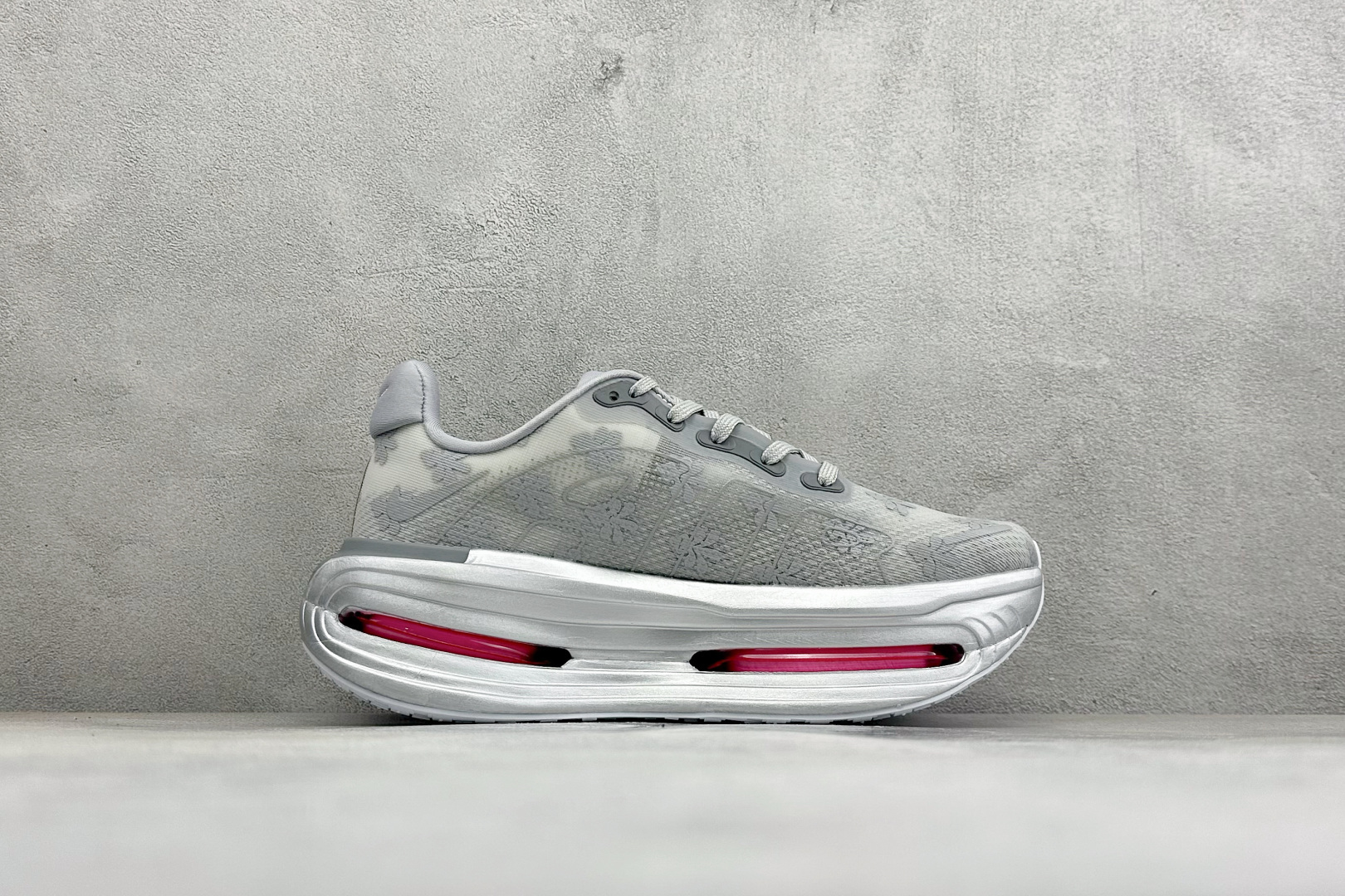 GS版Nike VOMERO PREMIUM 耐克 舒适减震防滑 低帮跑步鞋 全掌ReactX泡绵中底 前掌和后跟还配备