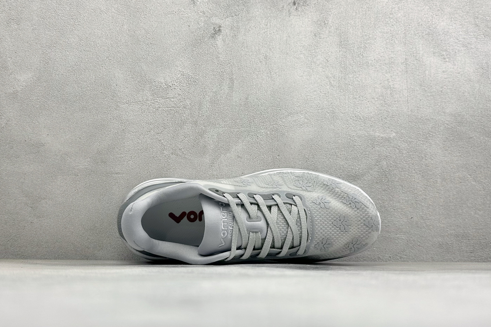 GS版Nike VOMERO PREMIUM 耐克 舒适减震防滑 低帮跑步鞋 全掌ReactX泡绵中底 前掌和后跟还配备