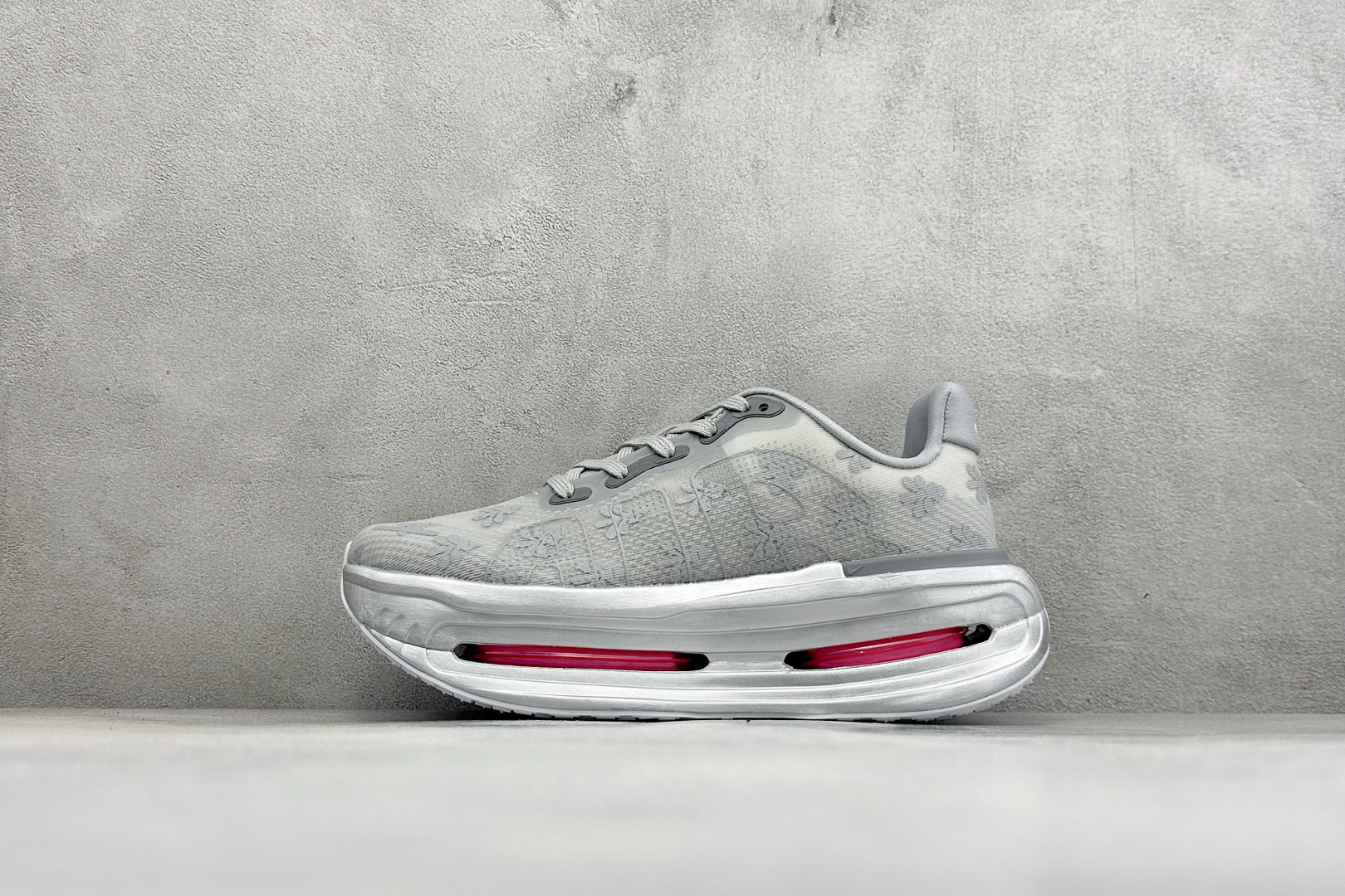 GS版Nike VOMERO PREMIUM 耐克 舒适减震防滑 低帮跑步鞋 全掌ReactX泡绵中底 前掌和后跟还配备