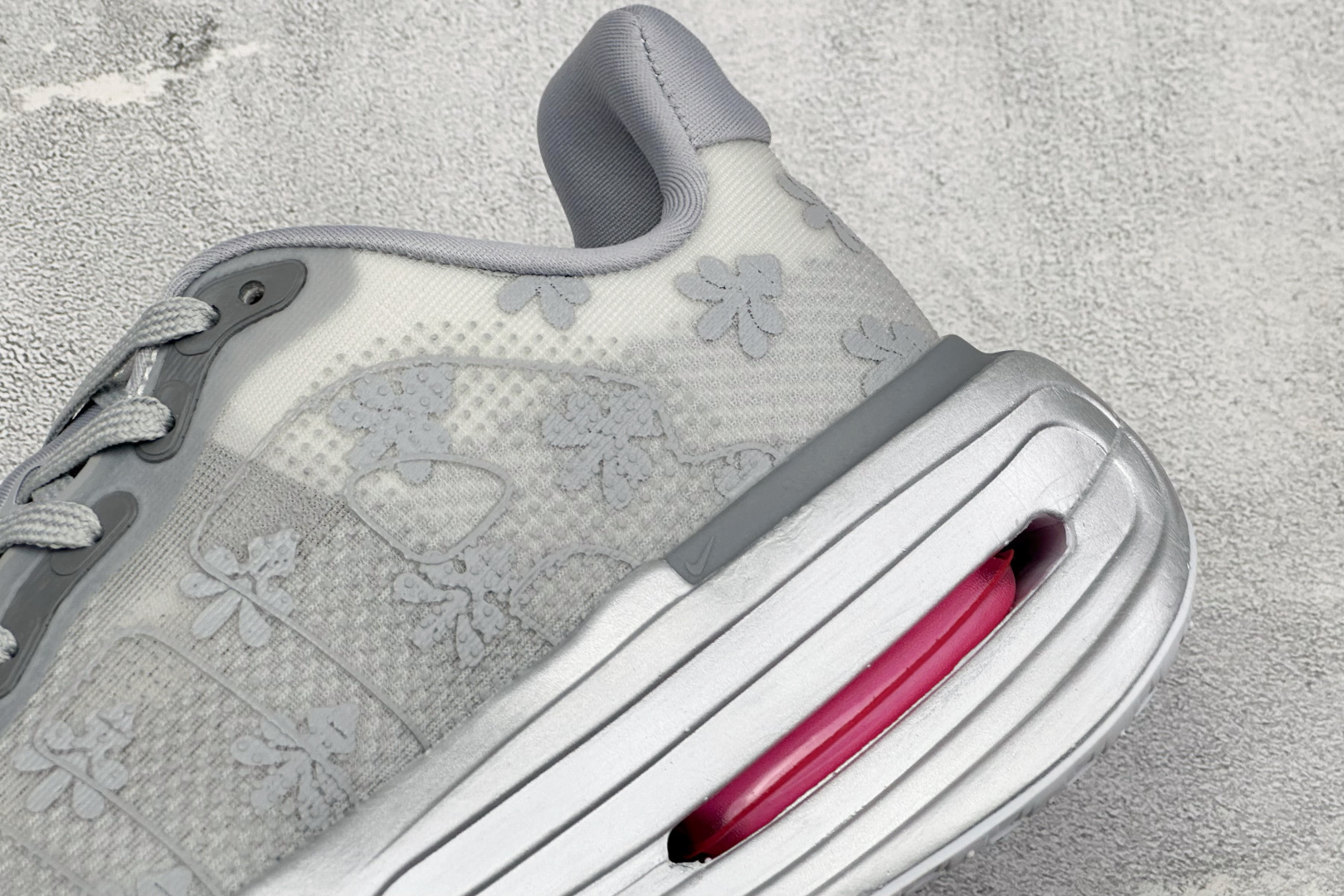 GS版Nike VOMERO PREMIUM 耐克 舒适减震防滑 低帮跑步鞋 全掌ReactX泡绵中底 前掌和后跟还配备