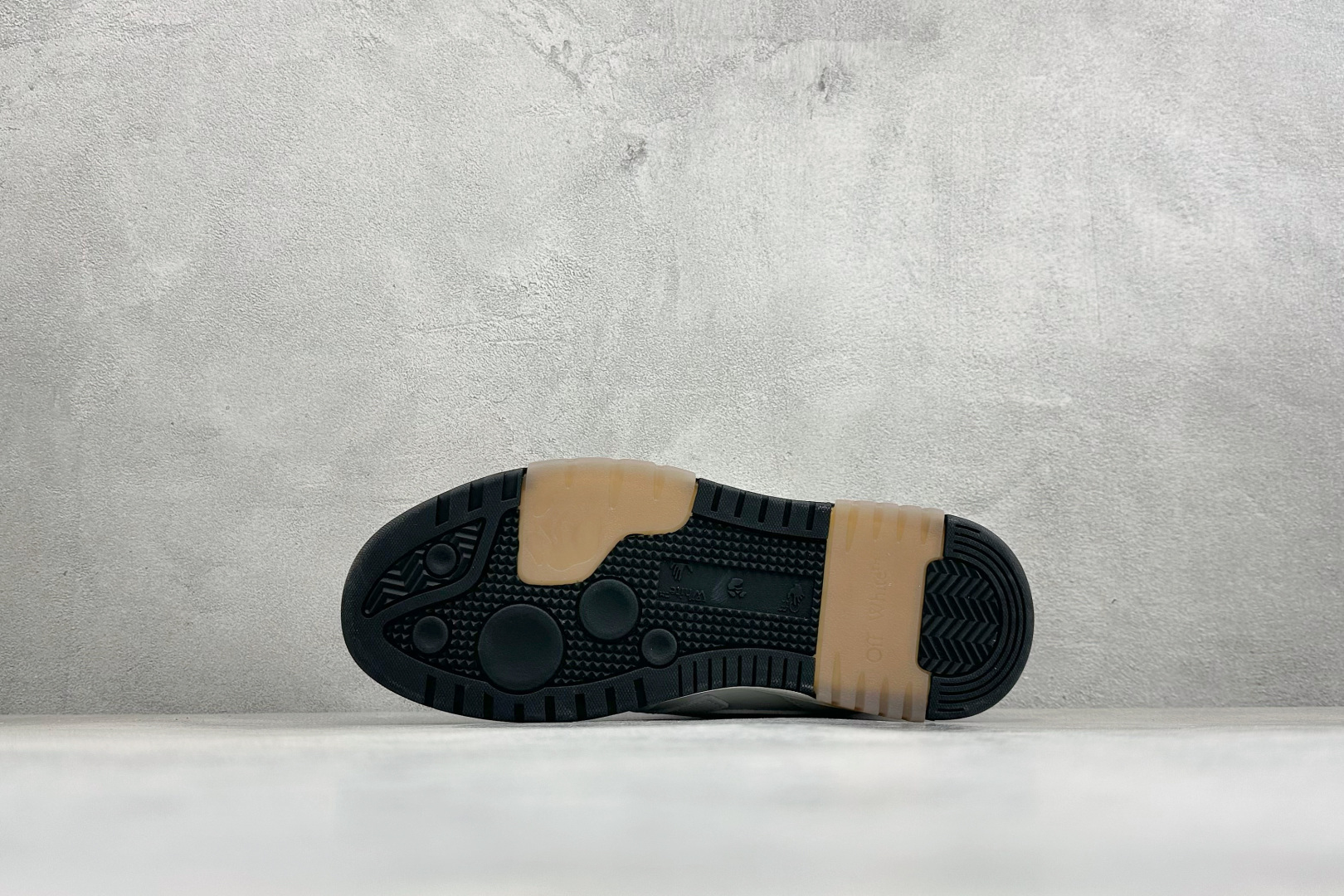S版 OFF-White C/O VirGil Abloh 时尚百搭休闲鞋 独家首发新款 采用环保牛剖革组合网织布鞋面材