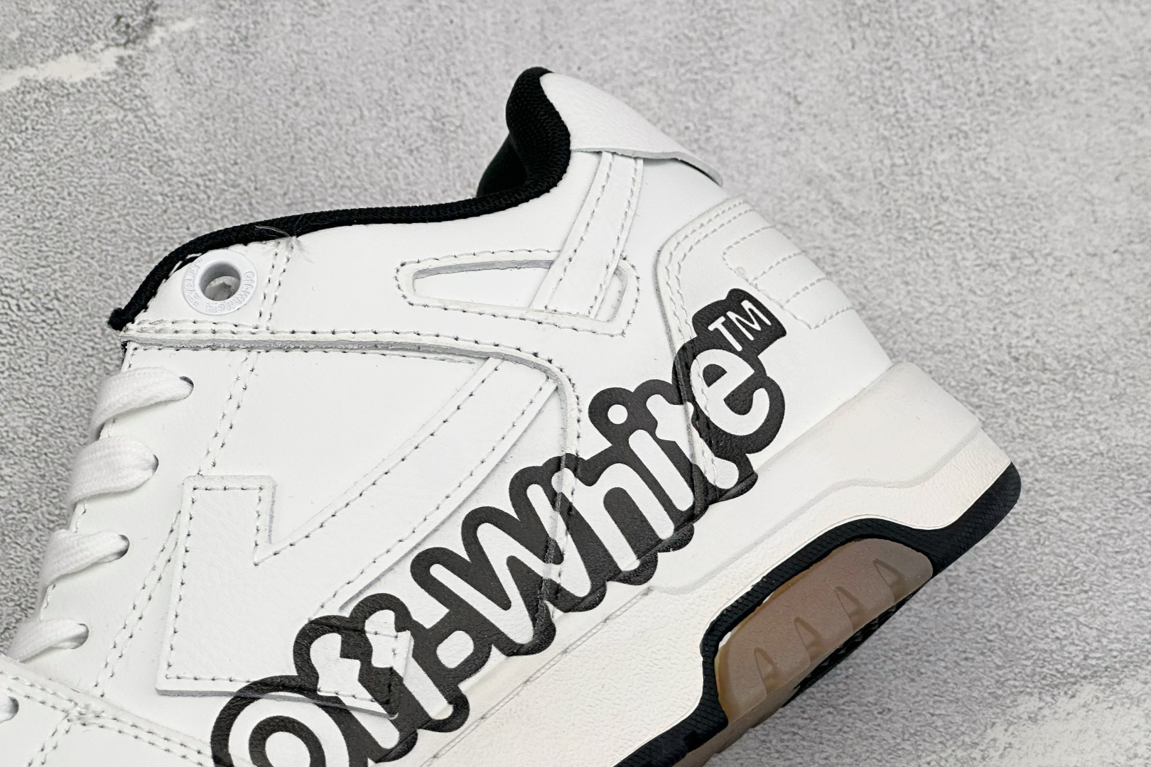 S版 OFF-White C/O VirGil Abloh 时尚百搭休闲鞋 独家首发新款 采用环保牛剖革组合网织布鞋面材