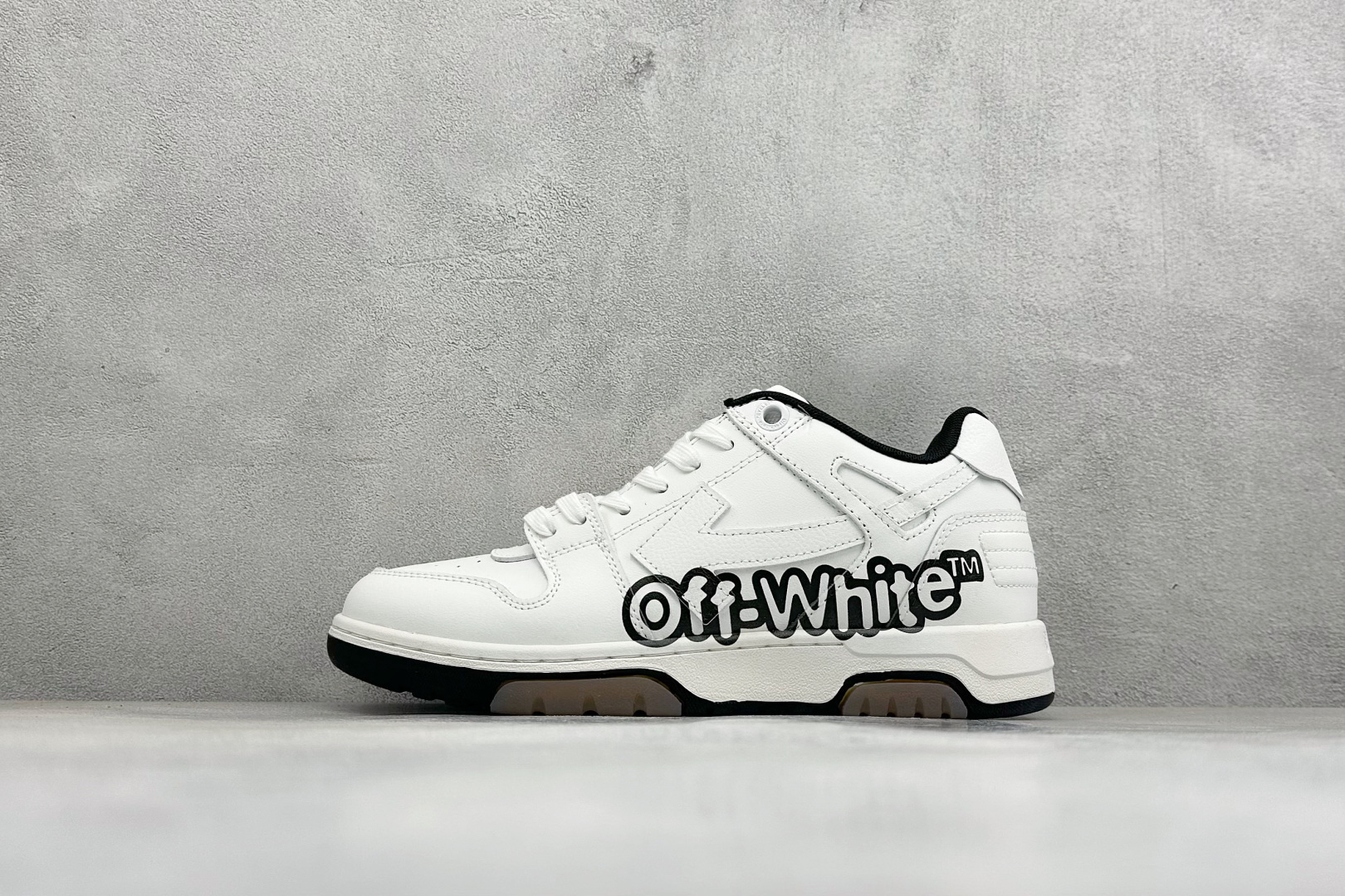 S版 OFF-White C/O VirGil Abloh 时尚百搭休闲鞋 独家首发新款 采用环保牛剖革组合网织布鞋面材