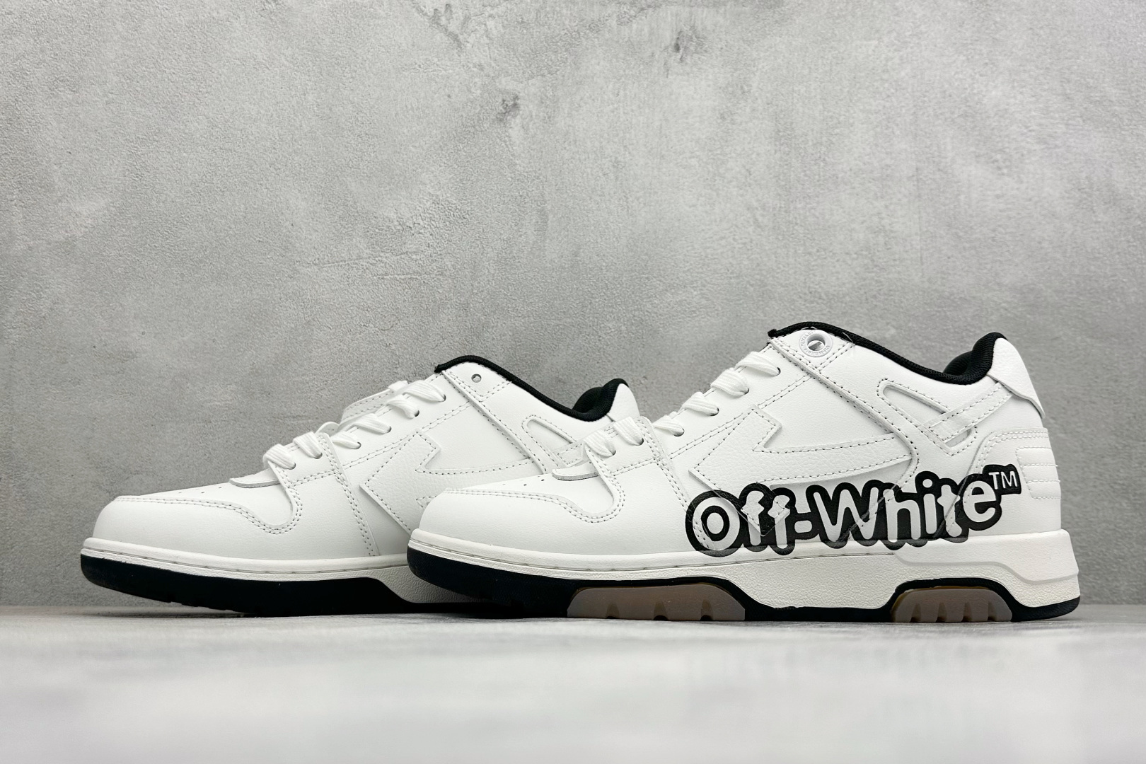 S版 OFF-White C/O VirGil Abloh 时尚百搭休闲鞋 独家首发新款 采用环保牛剖革组合网织布鞋面材