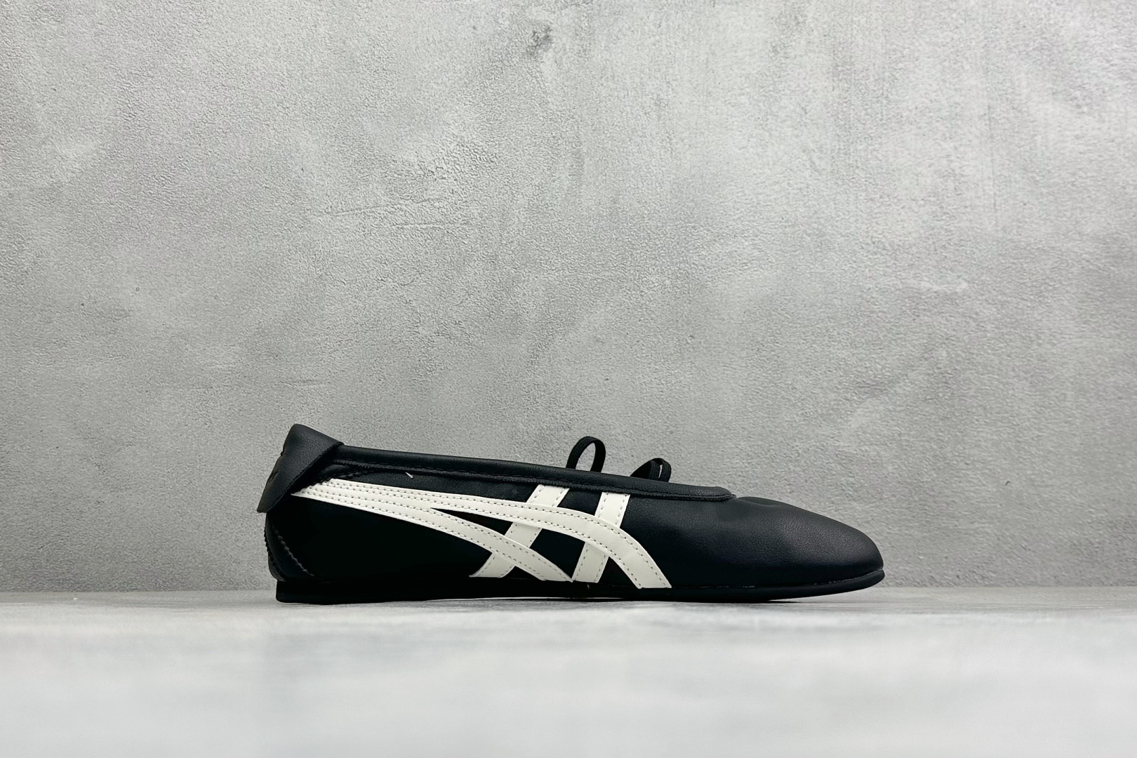 亚瑟士Onitsuka GYMNARINA 鬼冢虎 玛丽珍芭蕾鞋 热门爆款来袭 夏季必备 头层皮面玛丽珍芭蕾鞋款 原盒原 亚瑟士Onitsuka GYMNARINA 鬼冢虎 玛丽珍芭蕾鞋 热门爆款来袭 夏季必备 头层皮面玛丽珍芭蕾鞋款 原盒原
