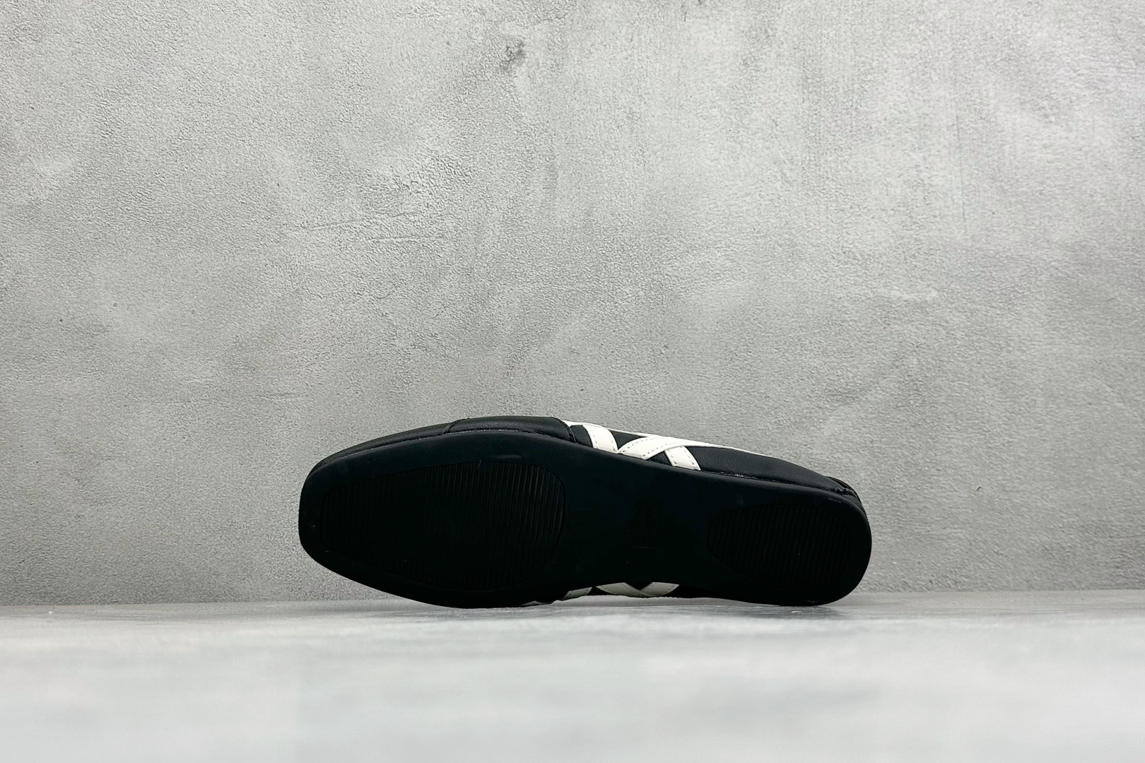亚瑟士Onitsuka GYMNARINA 鬼冢虎 玛丽珍芭蕾鞋 热门爆款来袭 夏季必备 头层皮面玛丽珍芭蕾鞋款 原盒原 亚瑟士Onitsuka GYMNARINA 鬼冢虎 玛丽珍芭蕾鞋 热门爆款来袭 夏季必备 头层皮面玛丽珍芭蕾鞋款 原盒原
