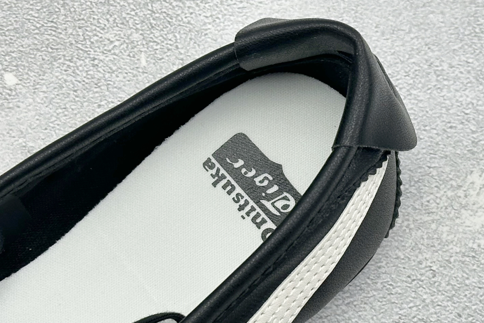 亚瑟士Onitsuka GYMNARINA 鬼冢虎 玛丽珍芭蕾鞋 热门爆款来袭 夏季必备 头层皮面玛丽珍芭蕾鞋款 原盒原 亚瑟士Onitsuka GYMNARINA 鬼冢虎 玛丽珍芭蕾鞋 热门爆款来袭 夏季必备 头层皮面玛丽珍芭蕾鞋款 原盒原