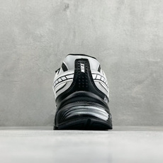 NIKE INITIATOR创始者系列 千禧白复古休闲运动舒适跑鞋 采用透气网眼鞋面和支撑覆盖层,自然运动设计的Phly NIKE INITIATOR创始者系列 千禧白复古休闲运动舒适跑鞋 采用透气网眼鞋面和支撑覆盖层,自然运动设计的Phly