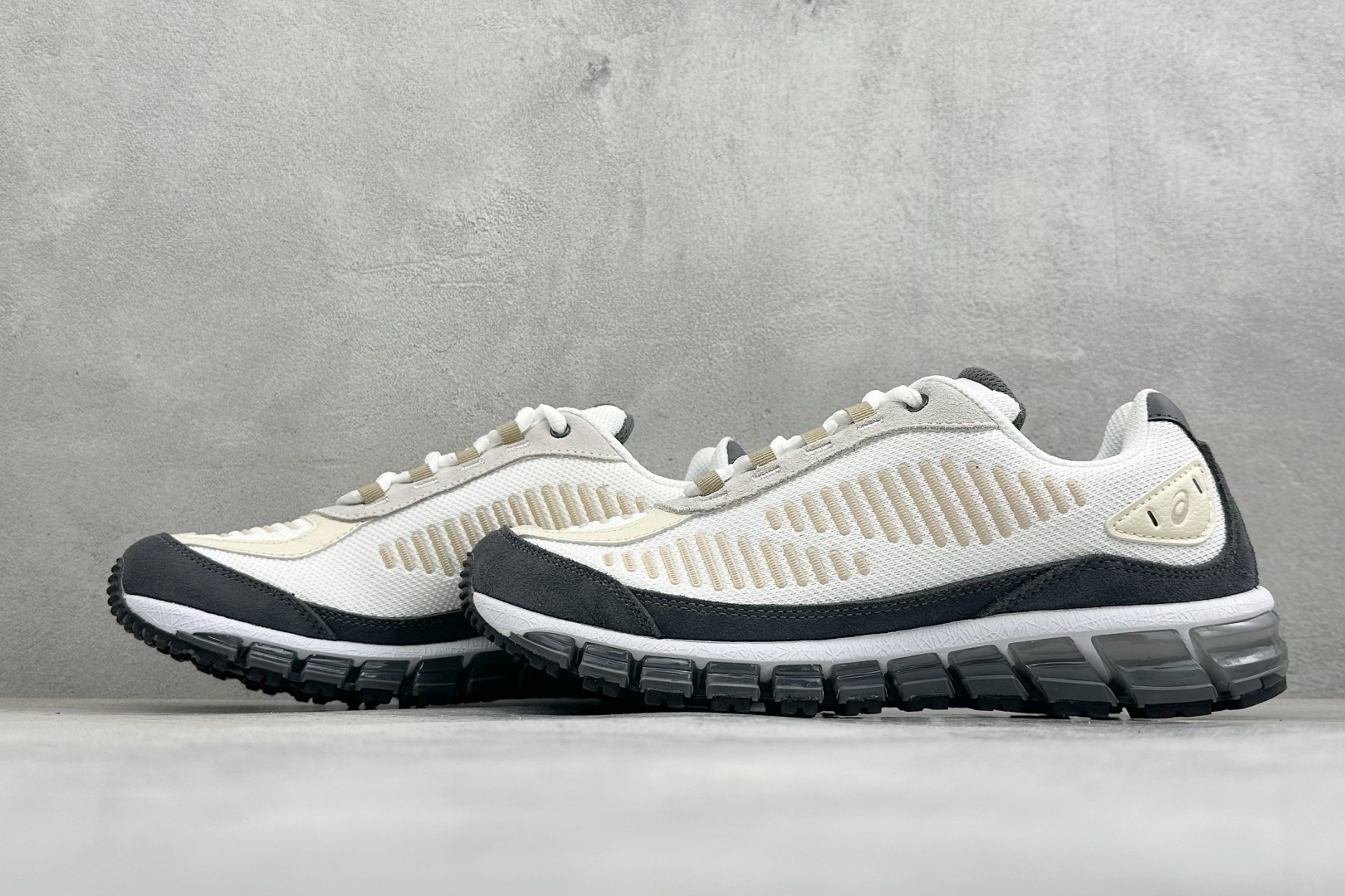 Asics Gel-Quantum 360 I AMP亚瑟士复古透气缓震耐磨跑步鞋 #鞋面采用无缝线鞋面,贴合脚型,穿着 Asics Gel-Quantum 360 I AMP亚瑟士复古透气缓震耐磨跑步鞋 #鞋面采用无缝线鞋面,贴合脚型,穿着