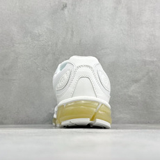 Asics Gel-Quantum 360 I AMP亚瑟士复古透气缓震耐磨跑步鞋 #鞋面采用无缝线鞋面,贴合脚型,穿着 Asics Gel-Quantum 360 I AMP亚瑟士复古透气缓震耐磨跑步鞋 #鞋面采用无缝线鞋面,贴合脚型,穿着