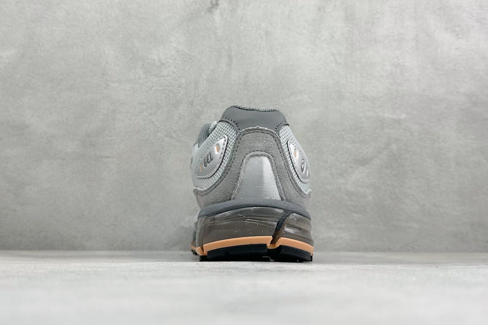Asics Gel-Quantum 360 I AMP亚瑟士复古透气缓震耐磨跑步鞋 #鞋面采用无缝线鞋面，贴合脚型，穿着
