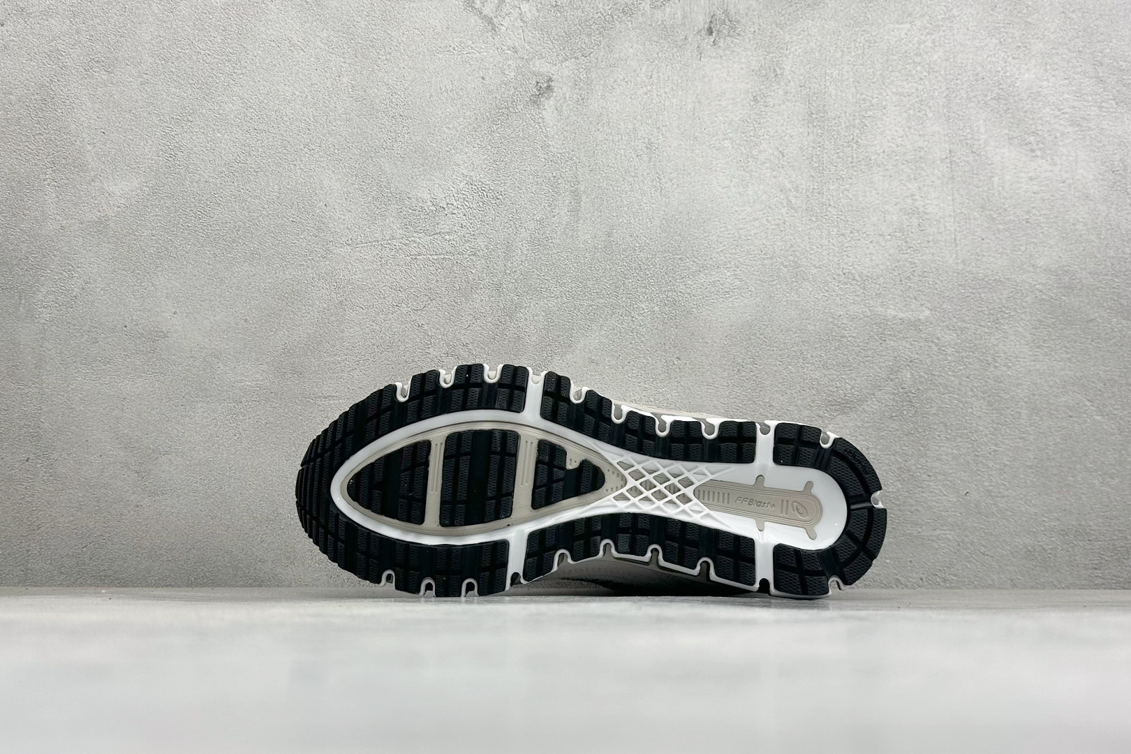Asics Gel-Quantum 360 I AMP亚瑟士复古透气缓震耐磨跑步鞋 #鞋面采用无缝线鞋面,贴合脚型,穿着 Asics Gel-Quantum 360 I AMP亚瑟士复古透气缓震耐磨跑步鞋 #鞋面采用无缝线鞋面,贴合脚型,穿着