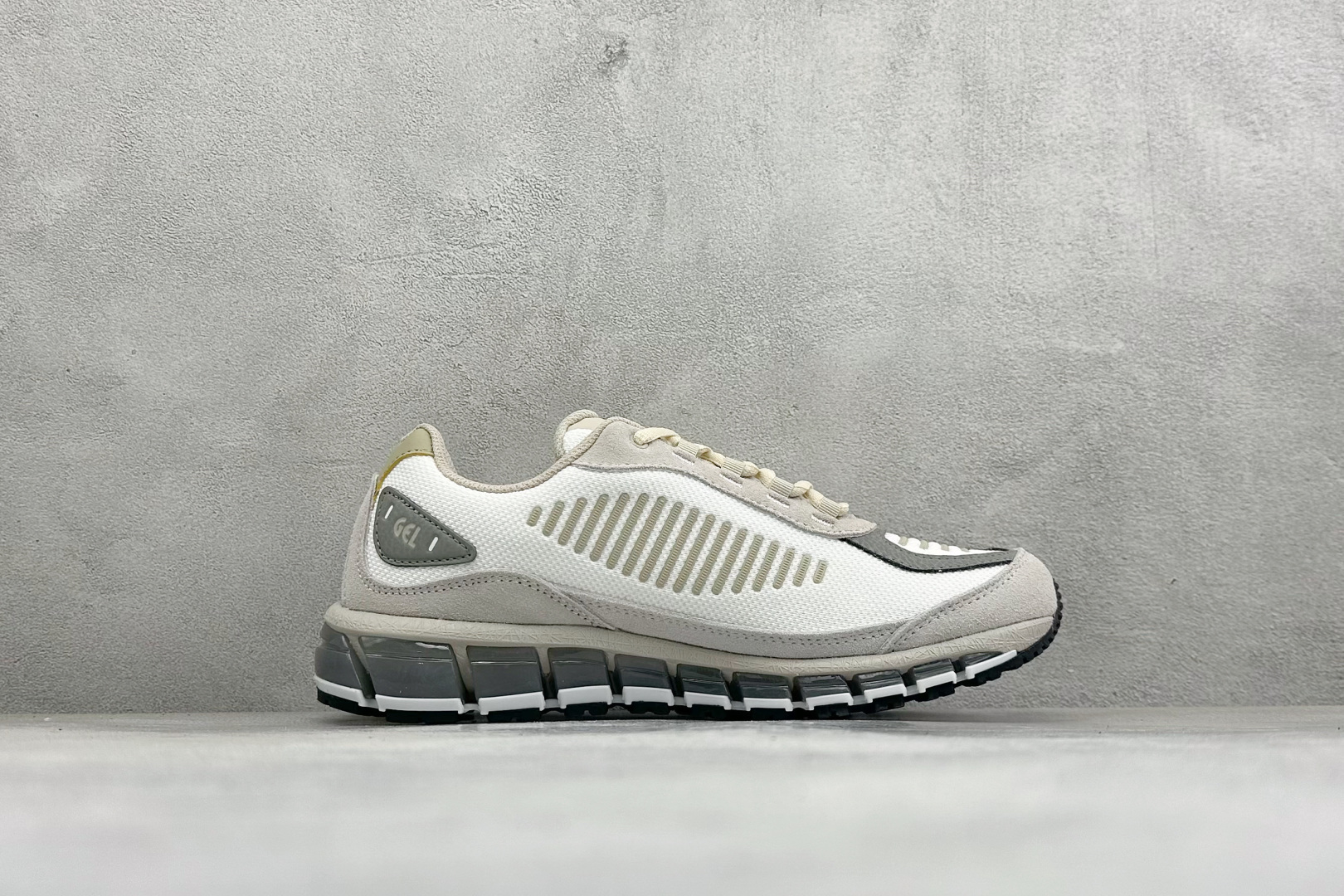 Asics Gel-Quantum 360 I AMP亚瑟士复古透气缓震耐磨跑步鞋 #鞋面采用无缝线鞋面,贴合脚型,穿着 Asics Gel-Quantum 360 I AMP亚瑟士复古透气缓震耐磨跑步鞋 #鞋面采用无缝线鞋面,贴合脚型,穿着