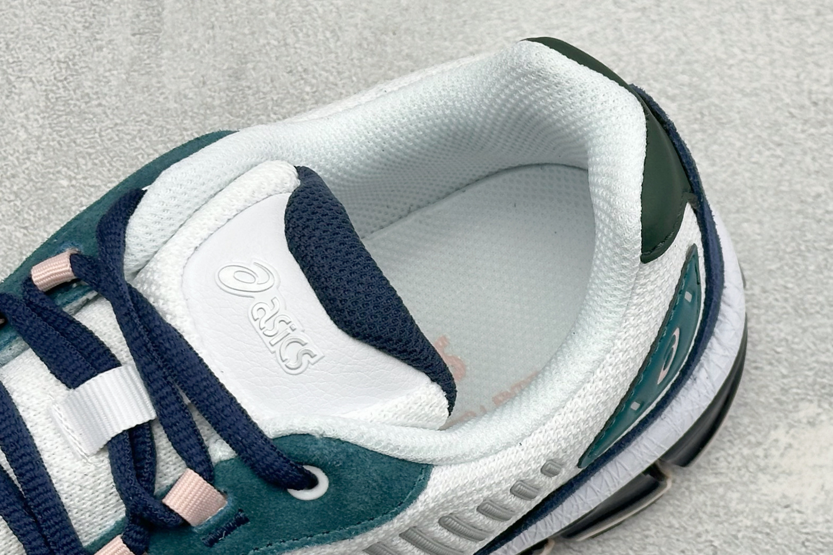 Asics Gel-Quantum 360 I AMP亚瑟士复古透气缓震耐磨跑步鞋 #鞋面采用无缝线鞋面,贴合脚型,穿着 Asics Gel-Quantum 360 I AMP亚瑟士复古透气缓震耐磨跑步鞋 #鞋面采用无缝线鞋面,贴合脚型,穿着