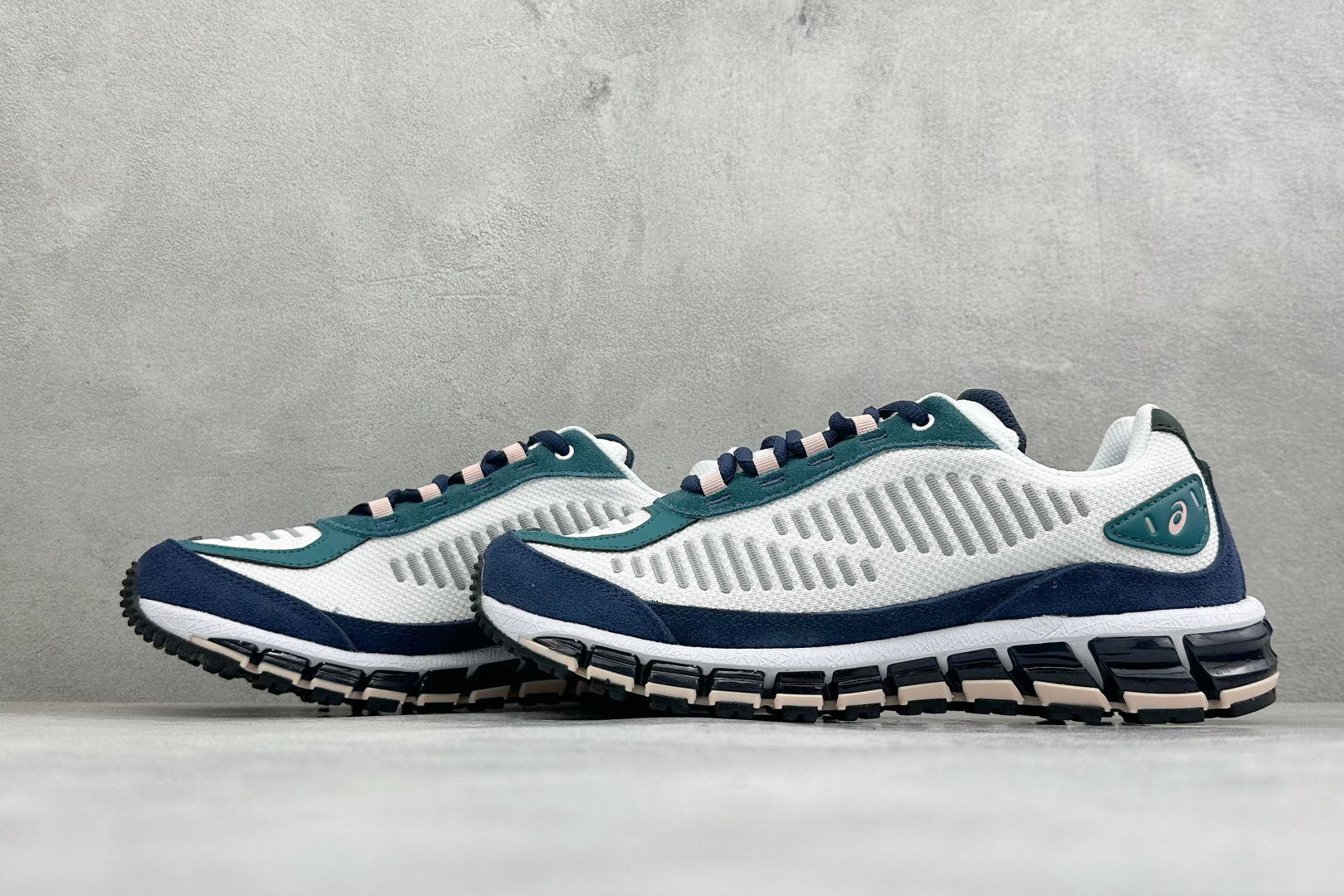 Asics Gel-Quantum 360 I AMP亚瑟士复古透气缓震耐磨跑步鞋 #鞋面采用无缝线鞋面,贴合脚型,穿着 Asics Gel-Quantum 360 I AMP亚瑟士复古透气缓震耐磨跑步鞋 #鞋面采用无缝线鞋面,贴合脚型,穿着