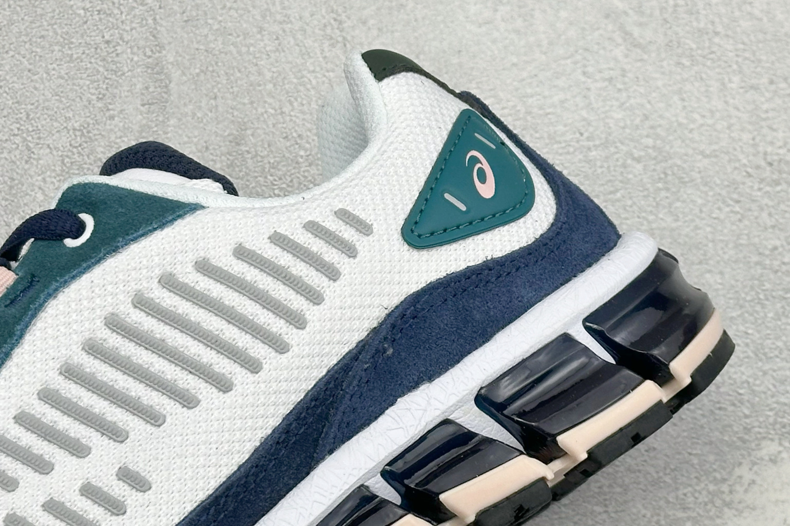 Asics Gel-Quantum 360 I AMP亚瑟士复古透气缓震耐磨跑步鞋 #鞋面采用无缝线鞋面,贴合脚型,穿着 Asics Gel-Quantum 360 I AMP亚瑟士复古透气缓震耐磨跑步鞋 #鞋面采用无缝线鞋面,贴合脚型,穿着
