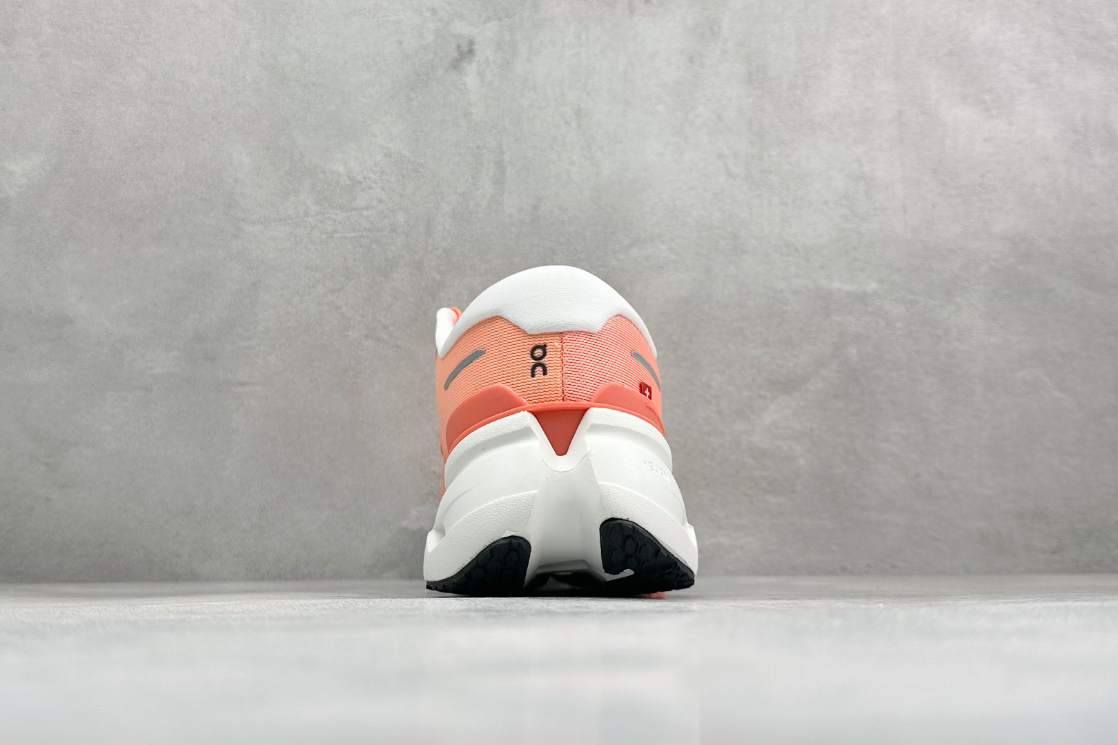 RS版On Cloudrunner 3 昂跑 户外街头机能风新兴品牌轻便低帮跑步鞋 首发实拍鞋款以网球为灵感的运动休闲鞋