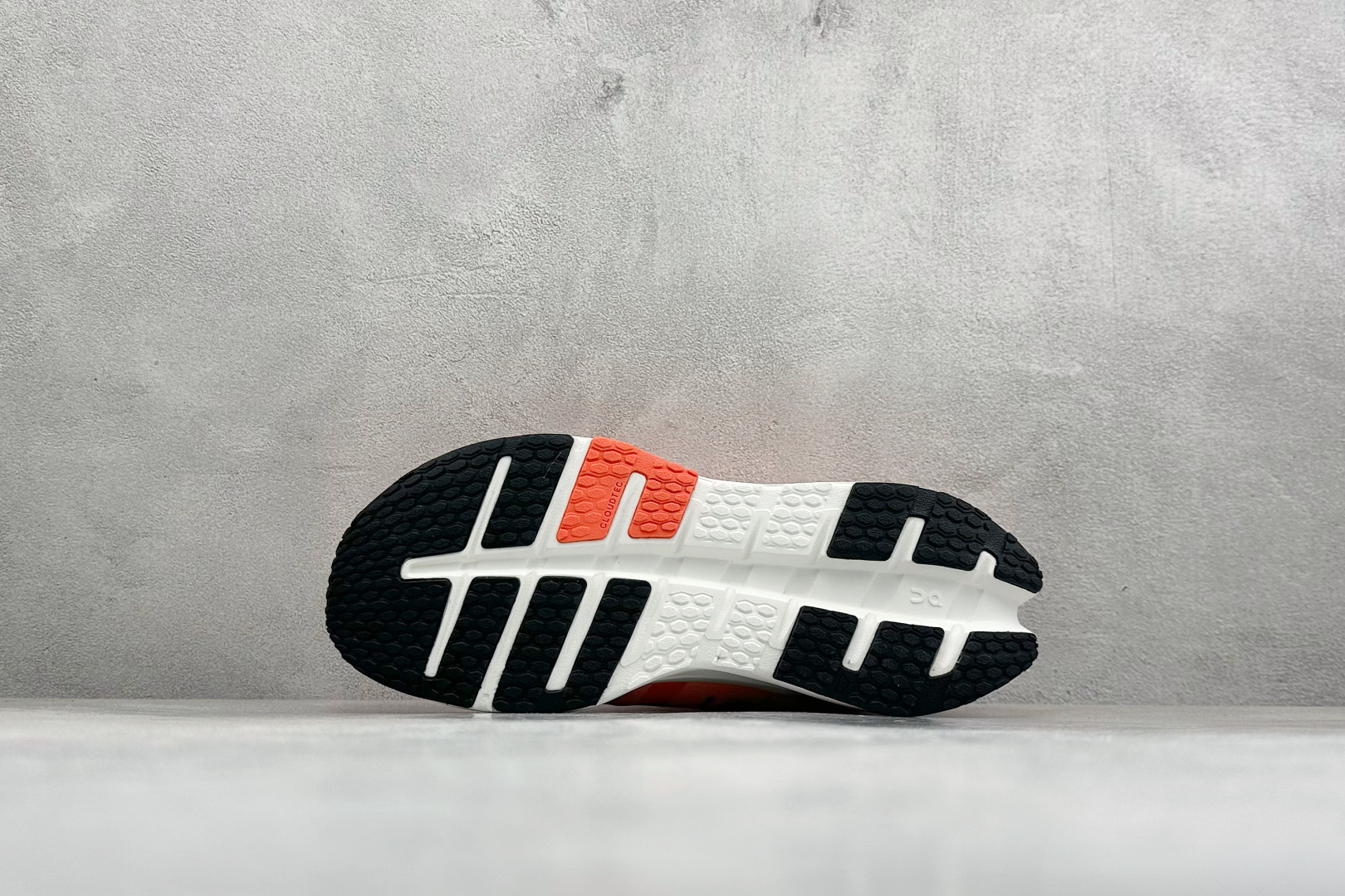 RS版On Cloudrunner 3 昂跑 户外街头机能风新兴品牌轻便低帮跑步鞋 首发实拍鞋款以网球为灵感的运动休闲鞋