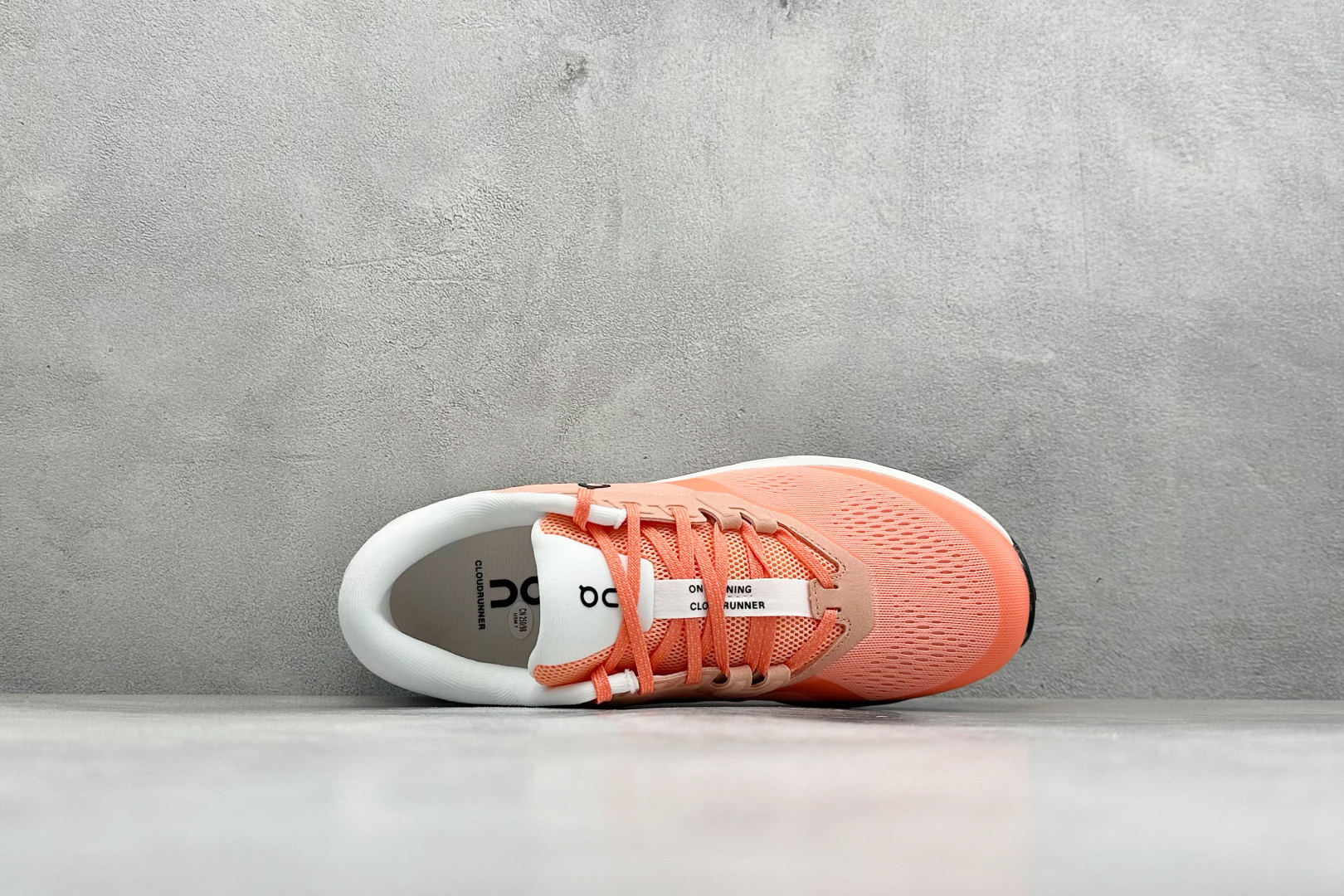 RS版On Cloudrunner 3 昂跑 户外街头机能风新兴品牌轻便低帮跑步鞋 首发实拍鞋款以网球为灵感的运动休闲鞋