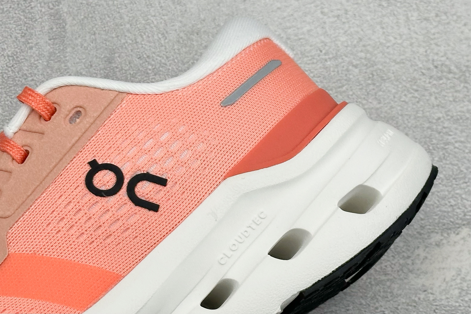 RS版On Cloudrunner 3 昂跑 户外街头机能风新兴品牌轻便低帮跑步鞋 首发实拍鞋款以网球为灵感的运动休闲鞋