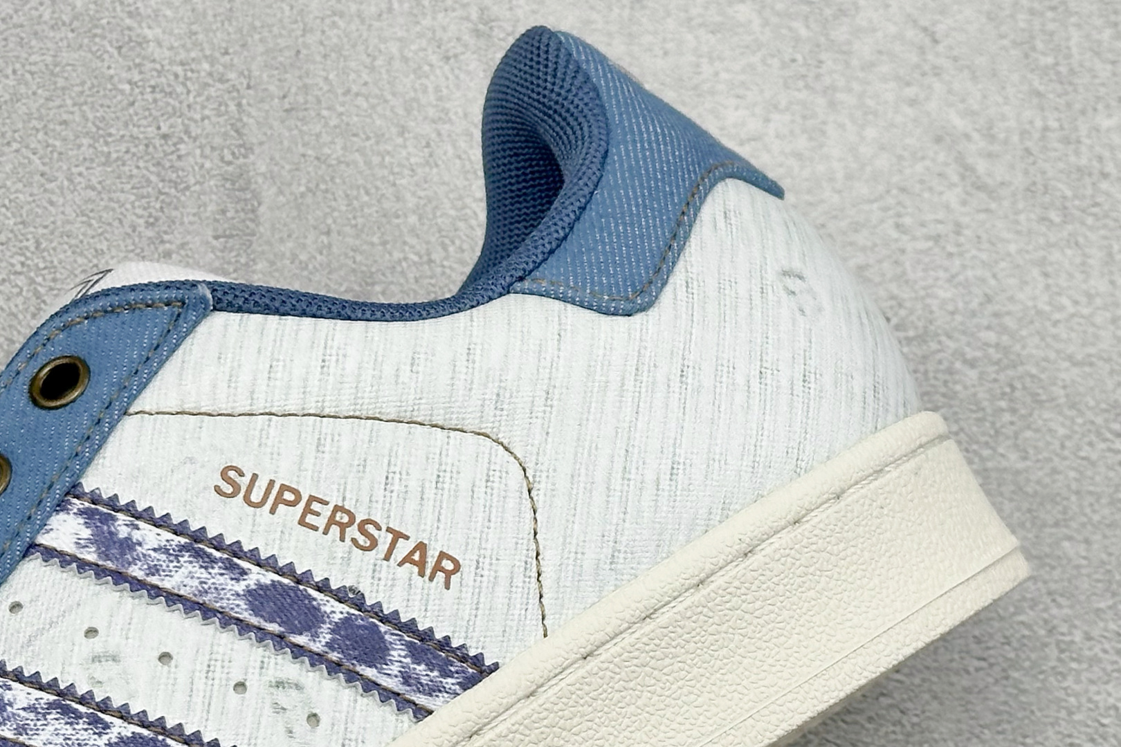D版AD Originals Superstar 贝壳头板鞋 采用全新头层拼接皮革材质 后跟采用特色3D立体印字 渠道正 D版AD Originals Superstar 贝壳头板鞋 采用全新头层拼接皮革材质 后跟采用特色3D立体印字 渠道正